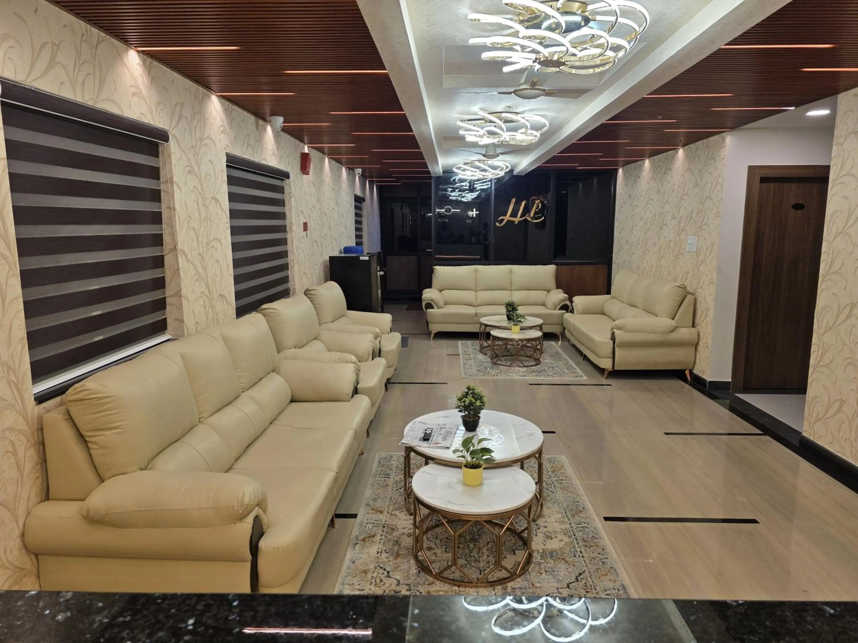 Communal lounge/ TV room in Hotel Deccan Park