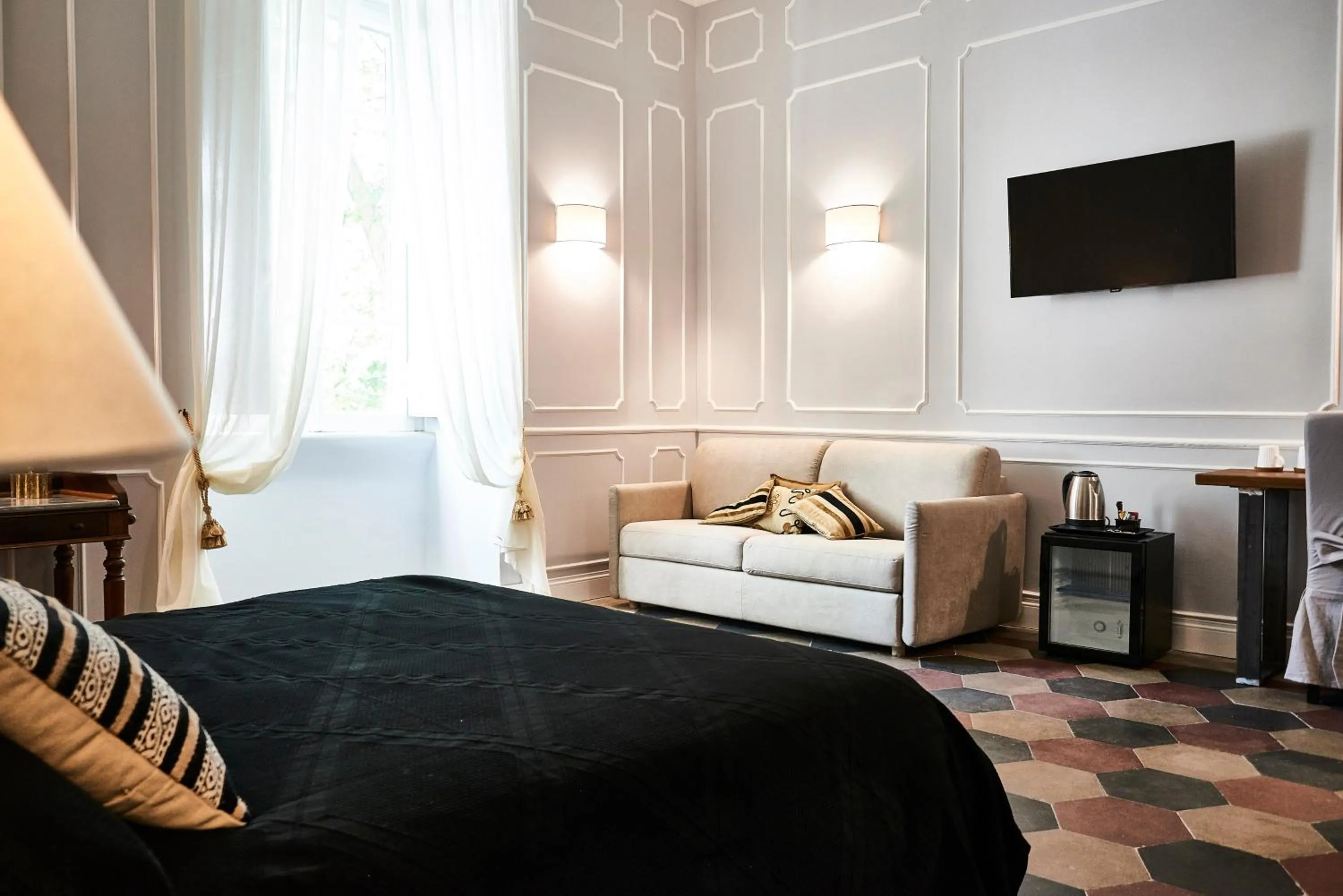 Bedroom, Bed in Ale & Niki's Home