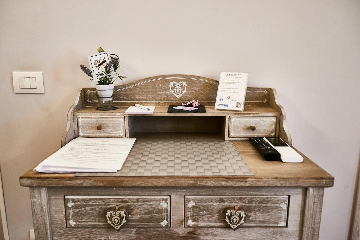 Seating area in Ale & Niki's Home