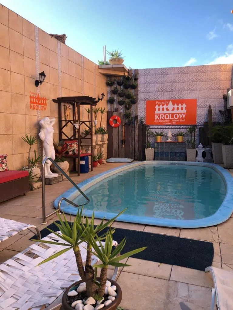 Swimming pool in Pousada Krolow