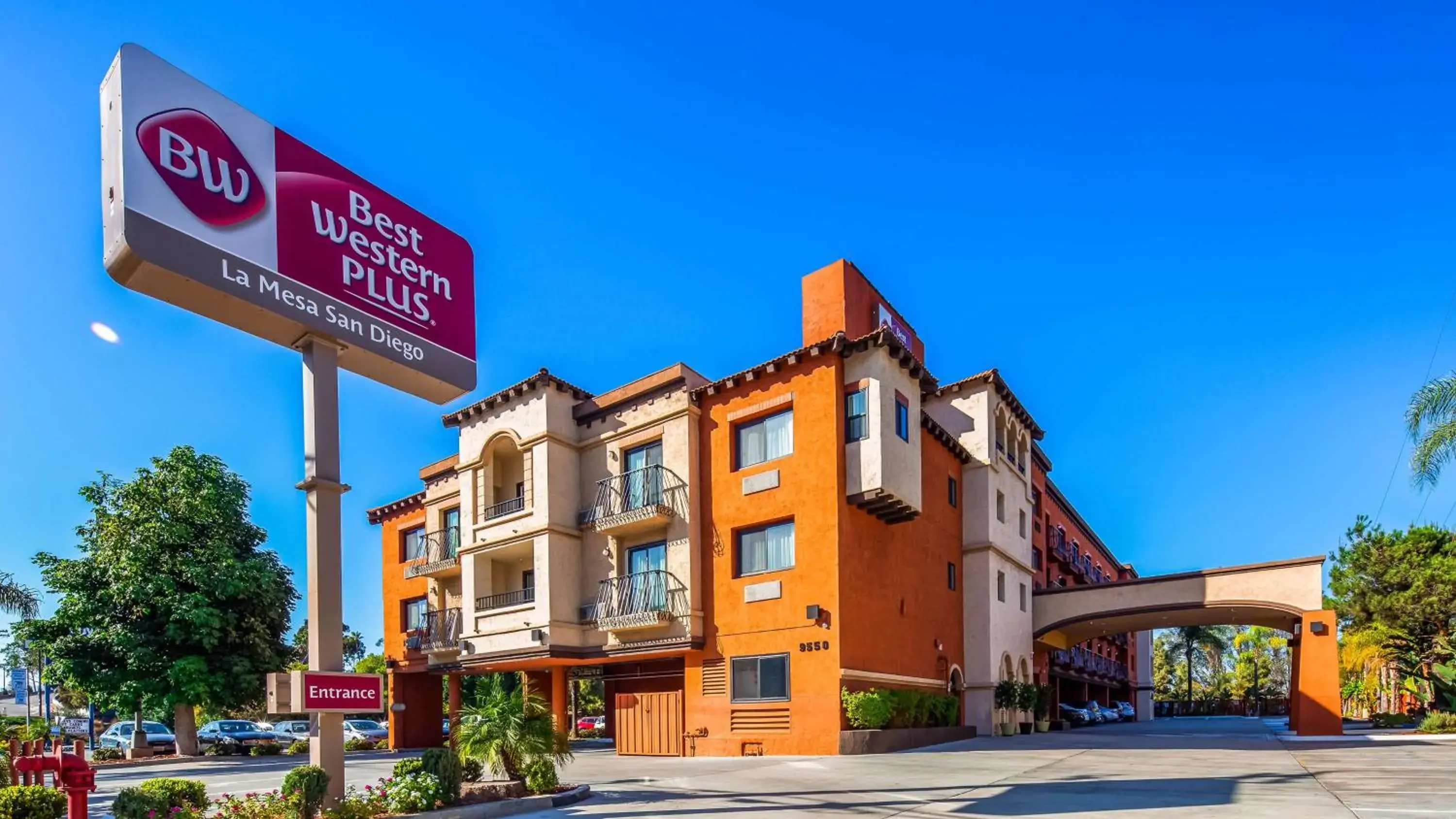 Property building in Best Western PLUS La Mesa San Diego Property building in Best Western PLUS La Mesa San Diego