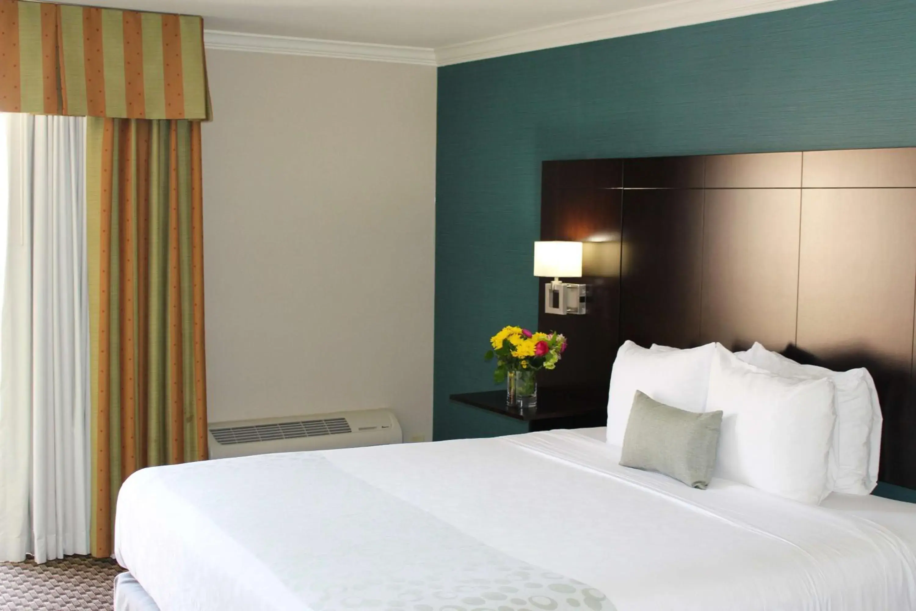 King Room in Best Western PLUS La Mesa San Diego King Room in Best Western PLUS La Mesa San Diego