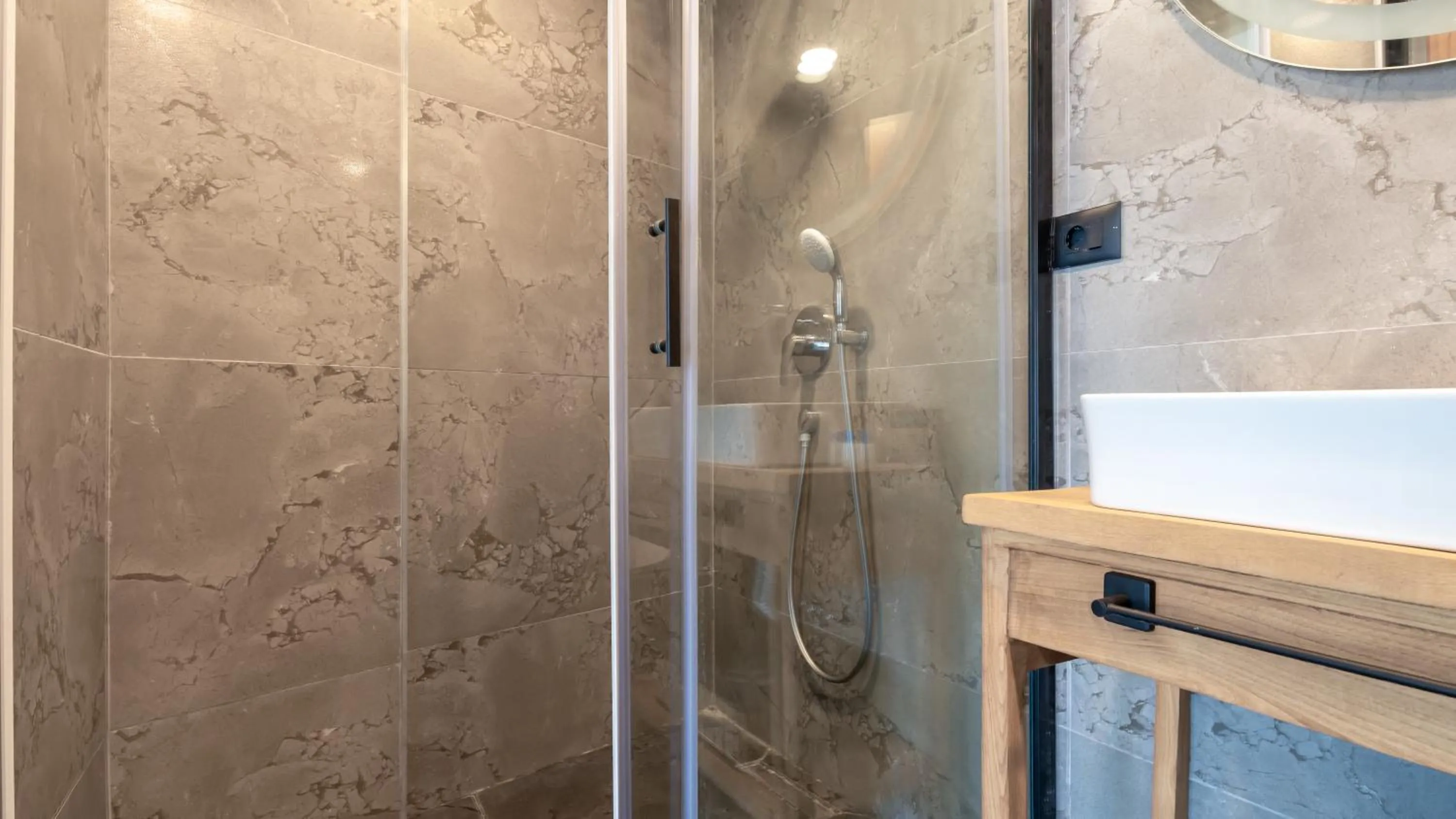 Shower in Moon Hotel Alaçatı