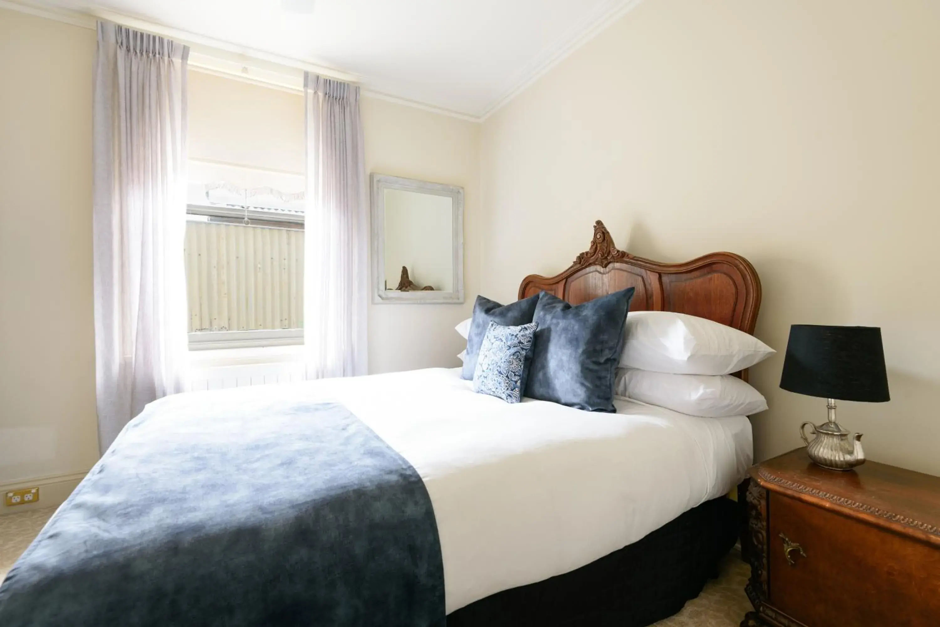 Double Room with Private External Bathroom in Albert Hotel Daylesford Double Room with Private External Bathroom in Albert Hotel Daylesford