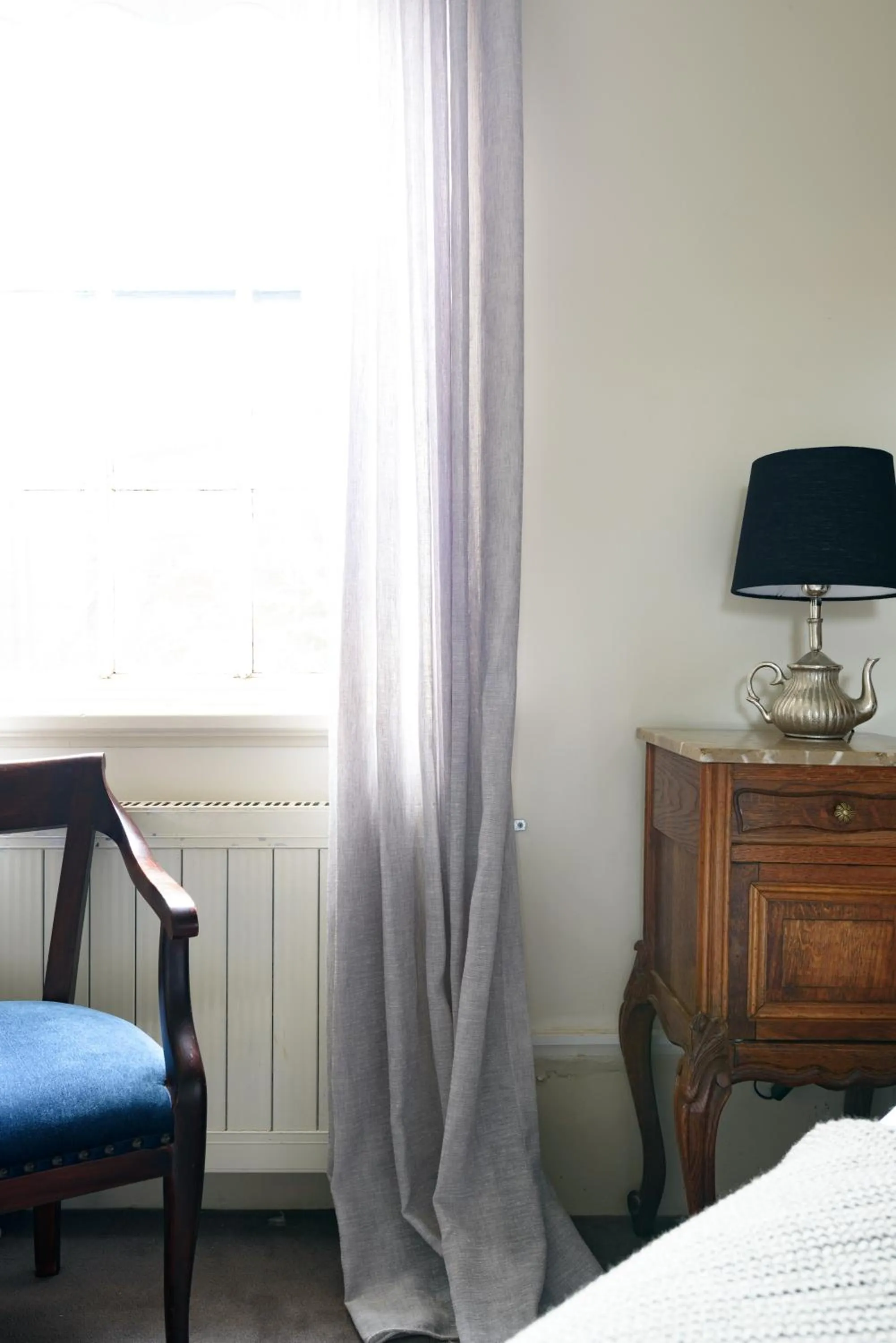 Seating area, Bed in Albert Hotel Daylesford