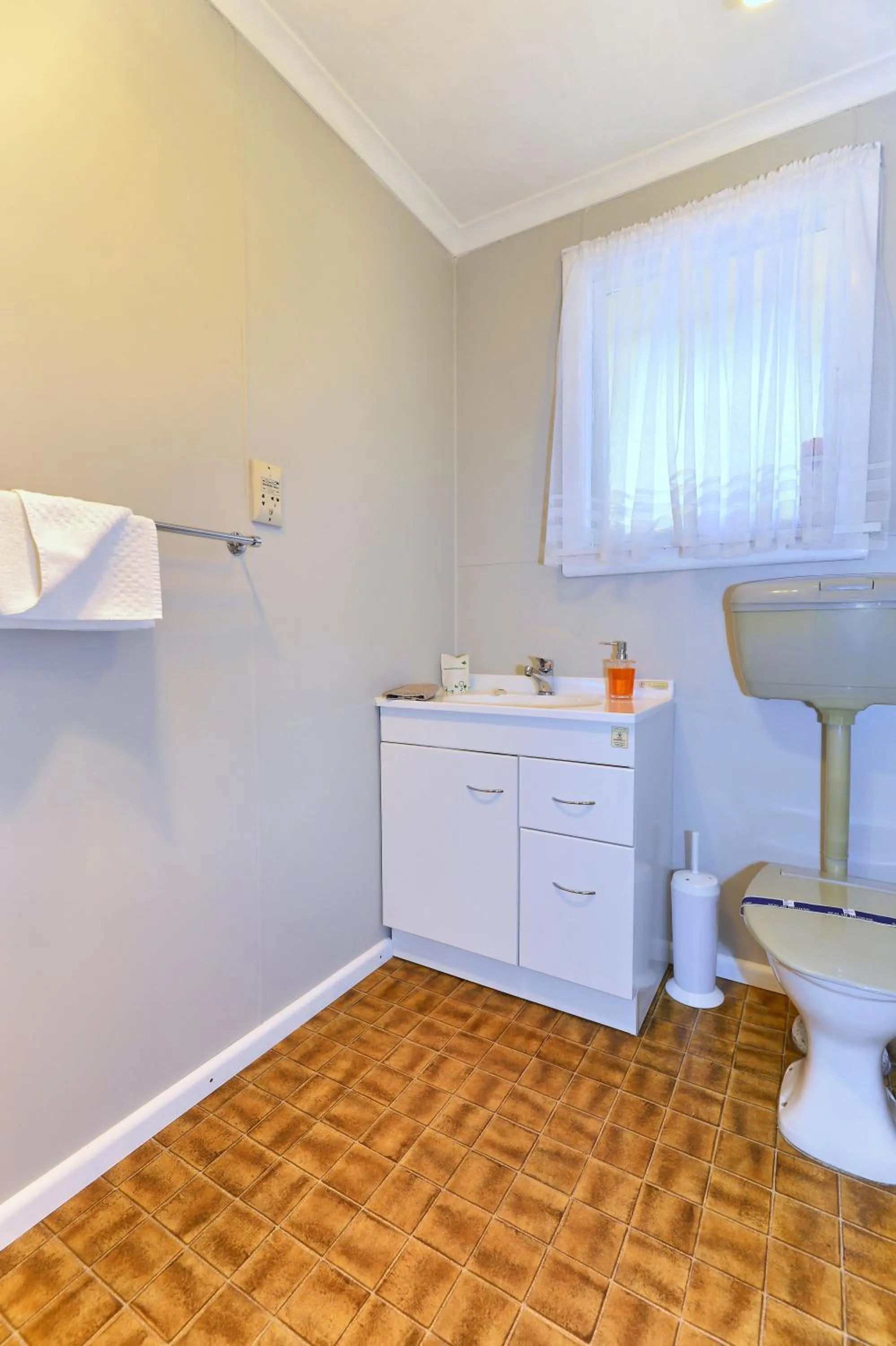 Bathroom in Classique Lodge Motel