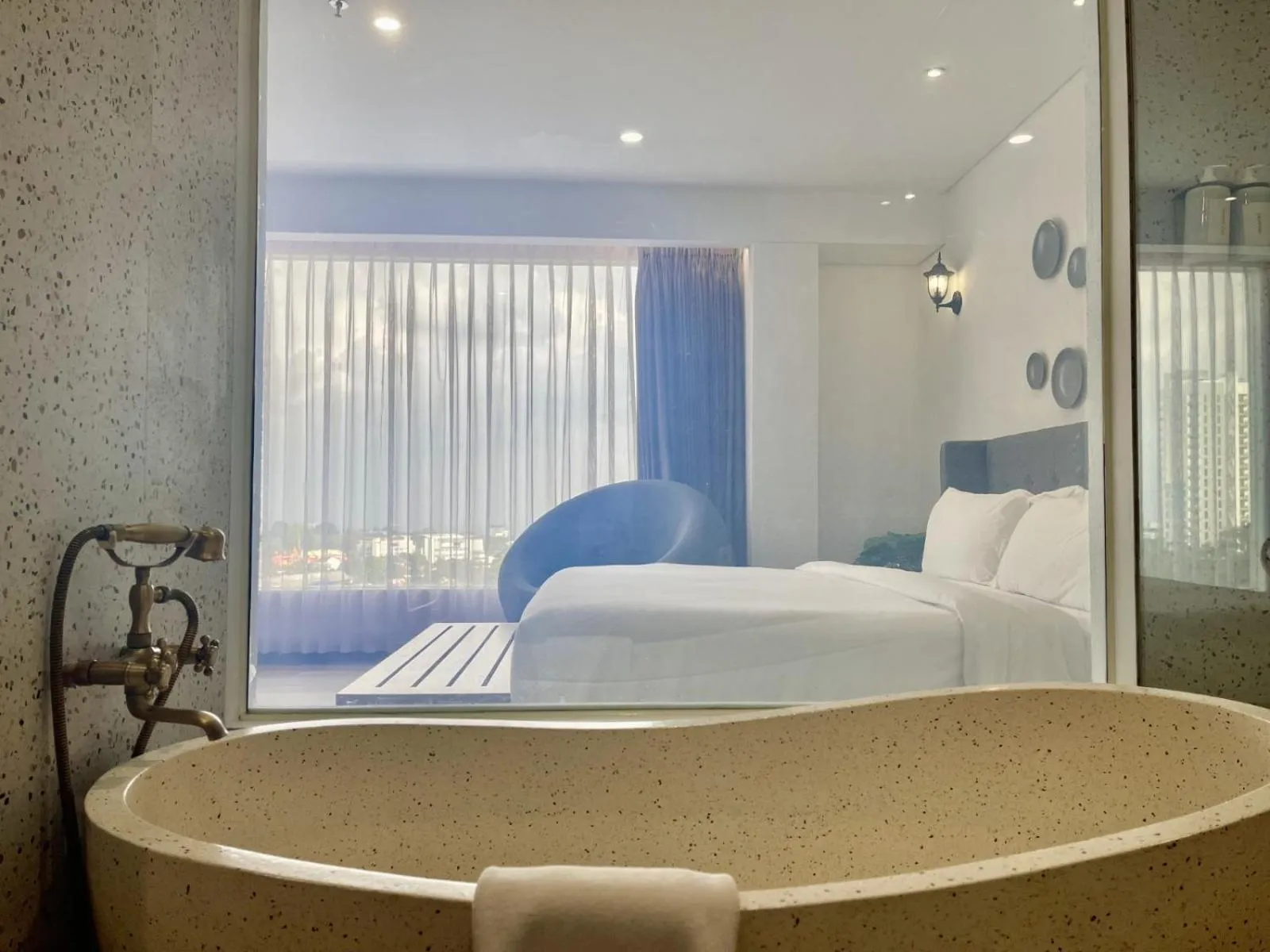 Bath, Bed in Hemangini Hotel Bandung
