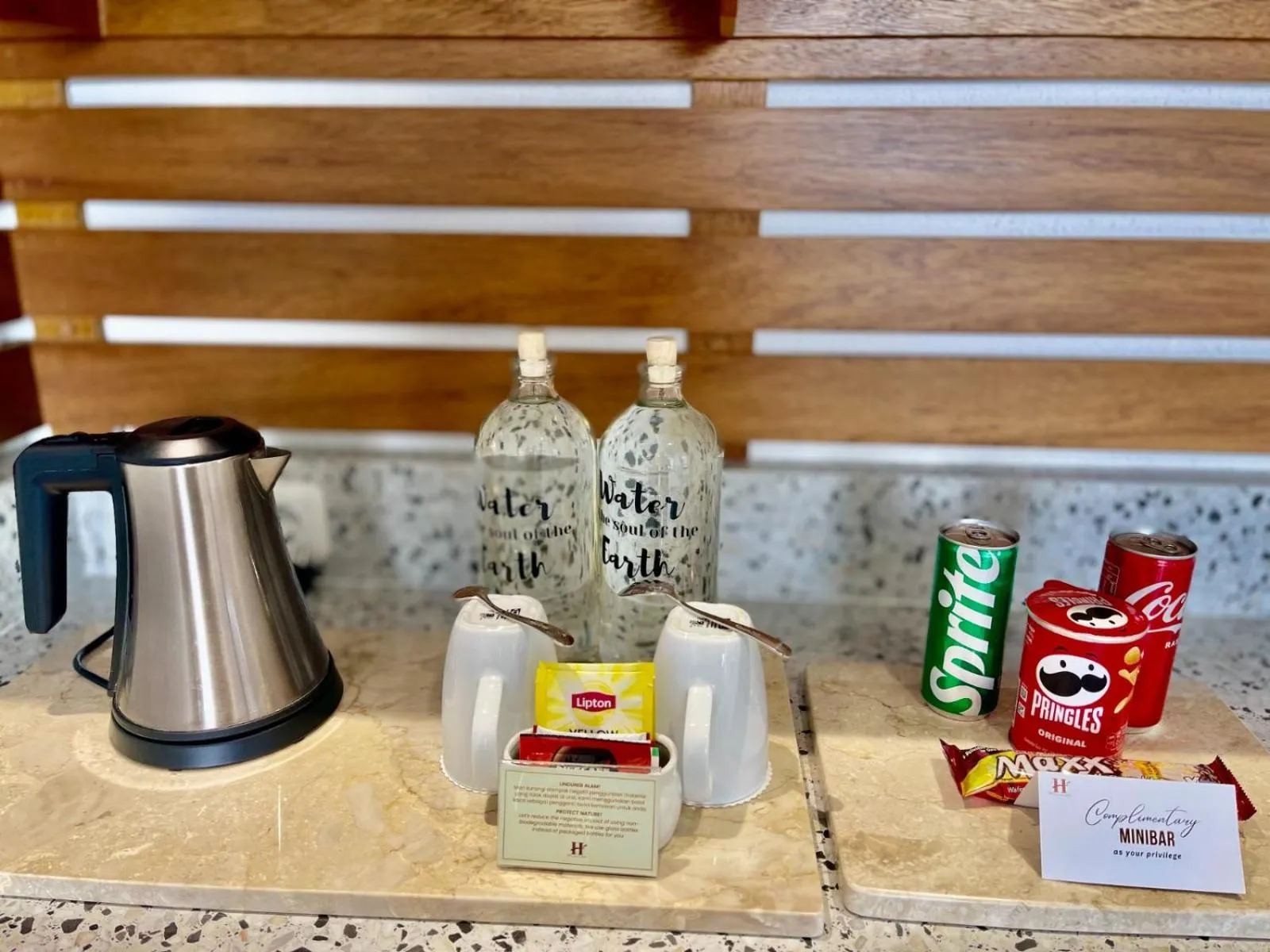 Coffee/tea facilities in Hemangini Hotel Bandung