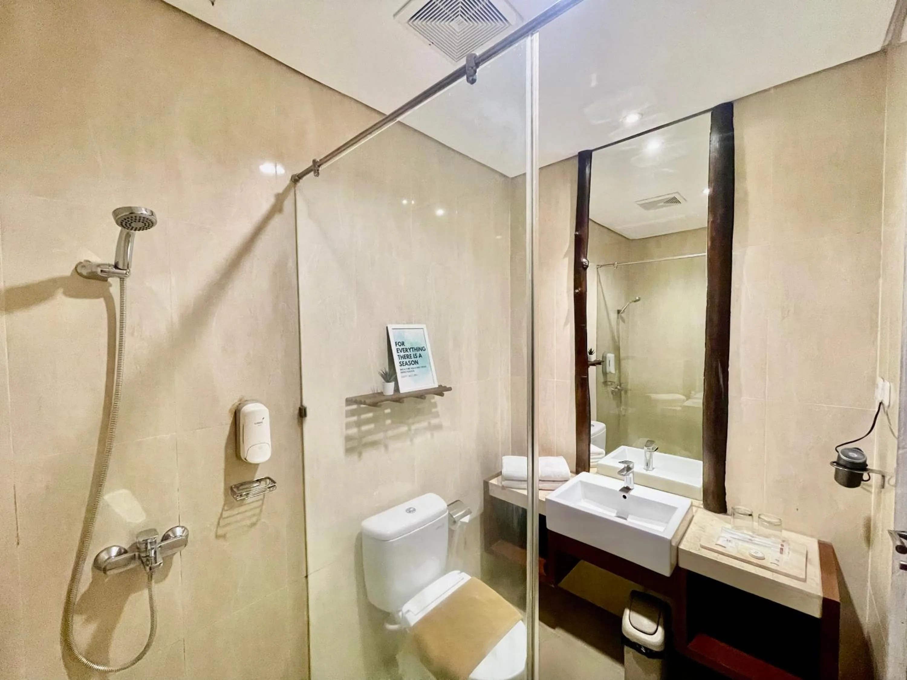 Bathroom in Hemangini Hotel Bandung