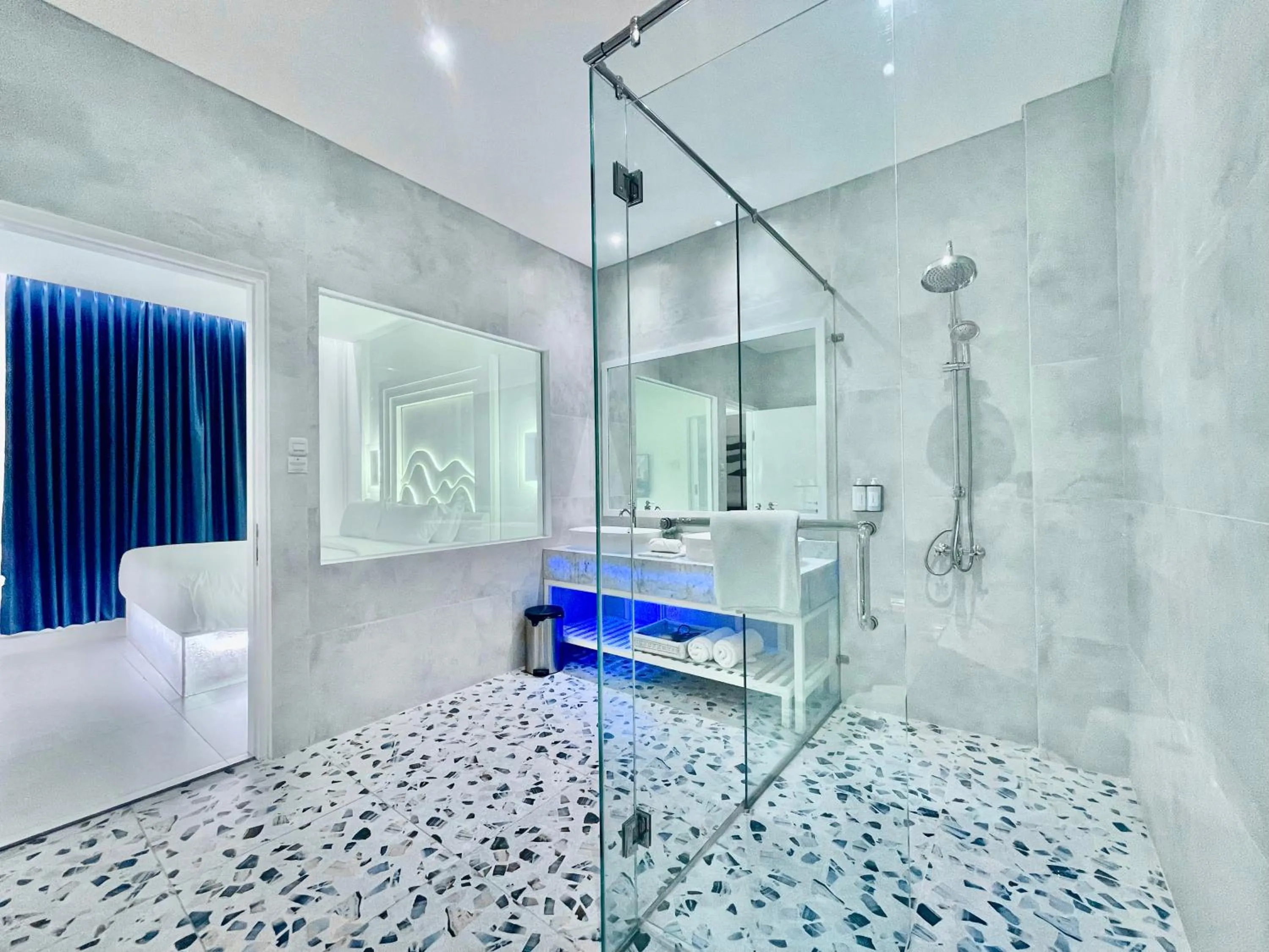 Bathroom in Hemangini Hotel Bandung