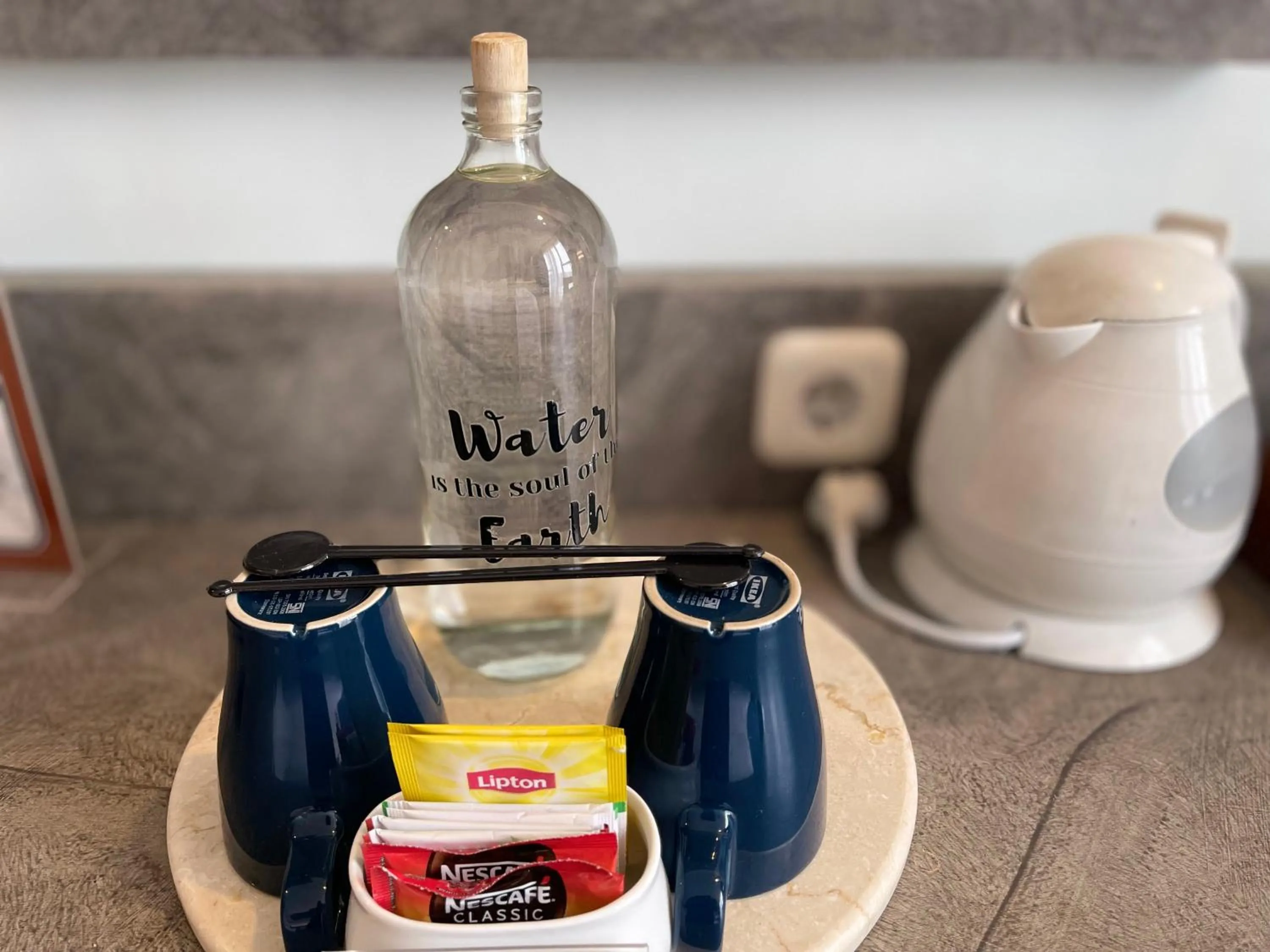 Coffee/tea facilities in Hemangini Hotel Bandung