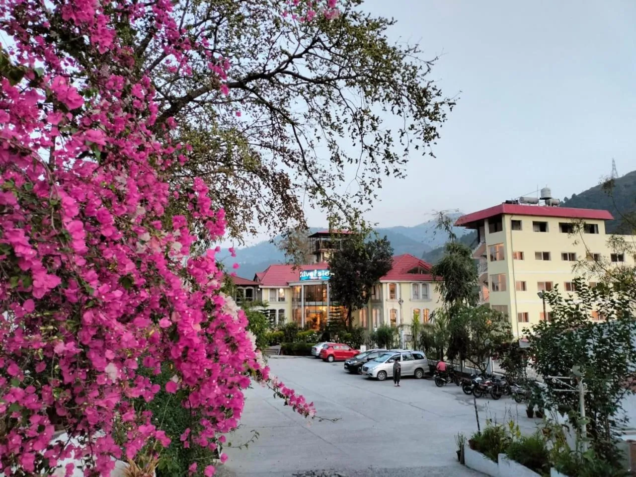 Facade/entrance in Riverside Resorts