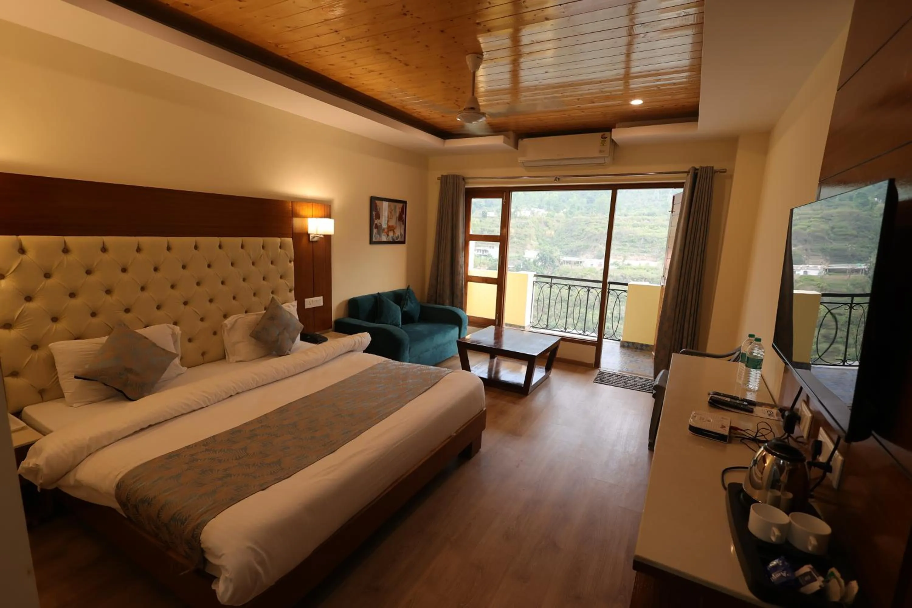 Bedroom, Bed in Riverside Resorts