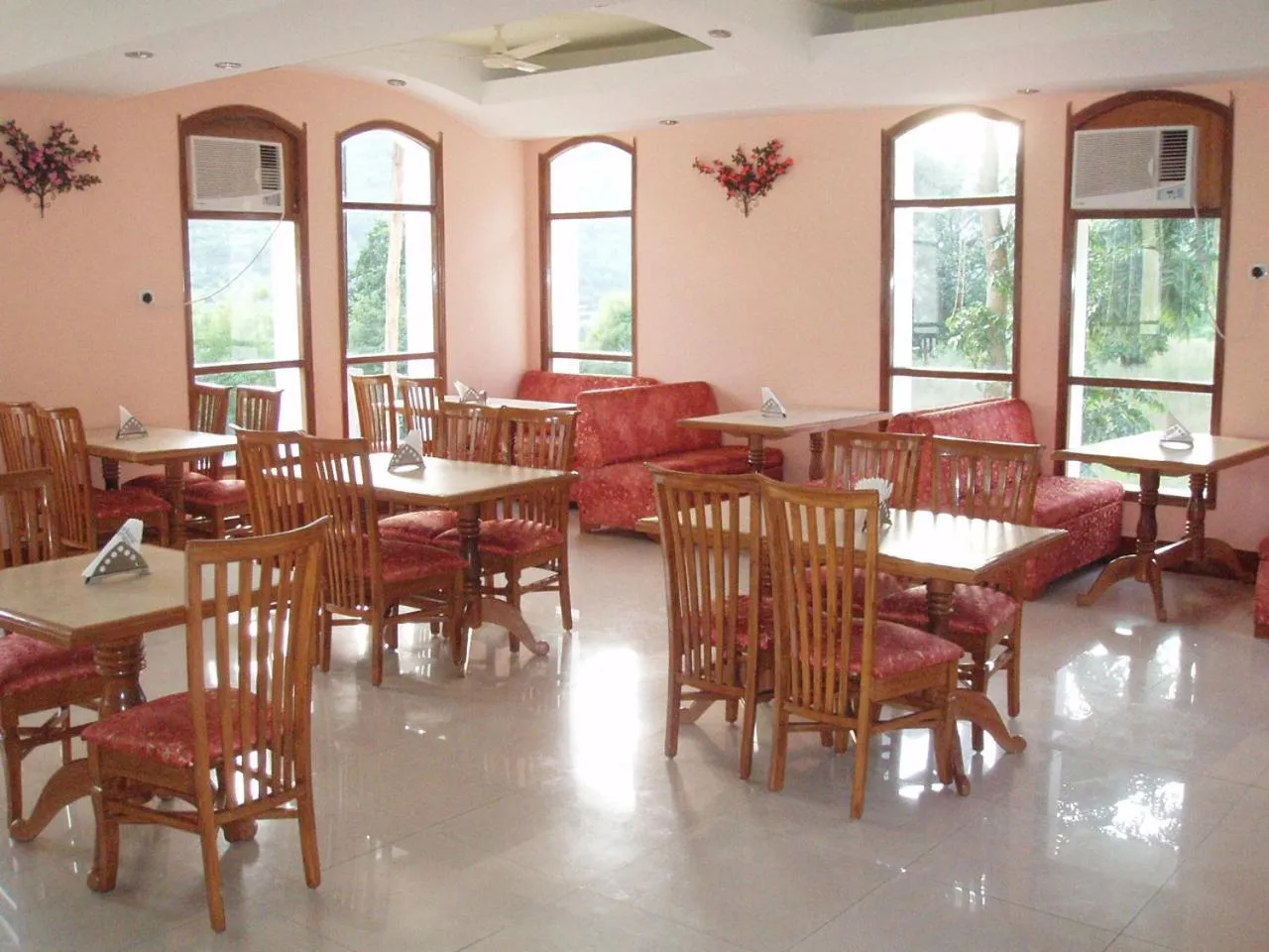 Restaurant/places to eat in Riverside Resorts