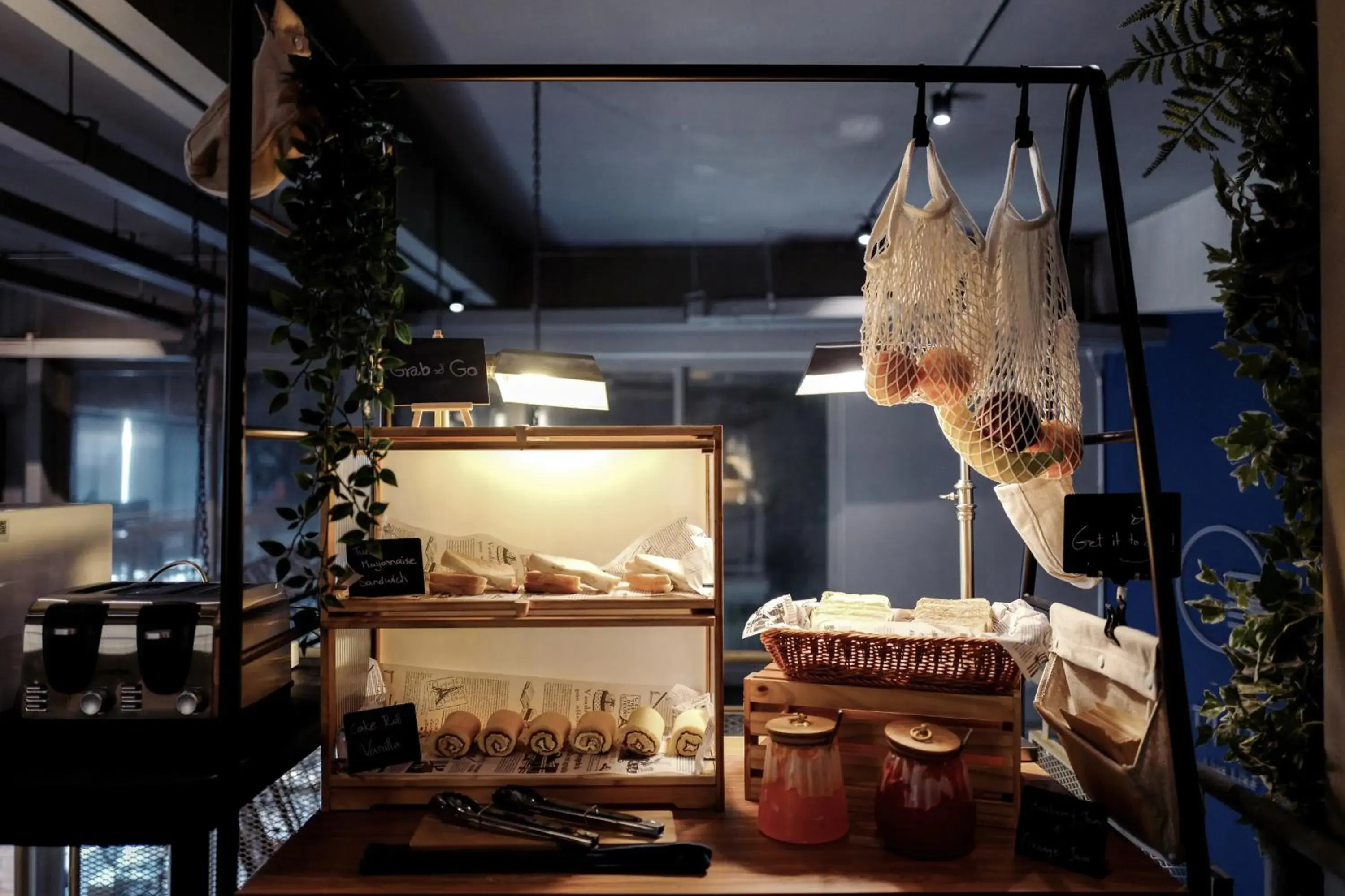 Restaurant/places to eat in THA City Loft by TH District Restaurant/places to eat in THA City Loft by TH District