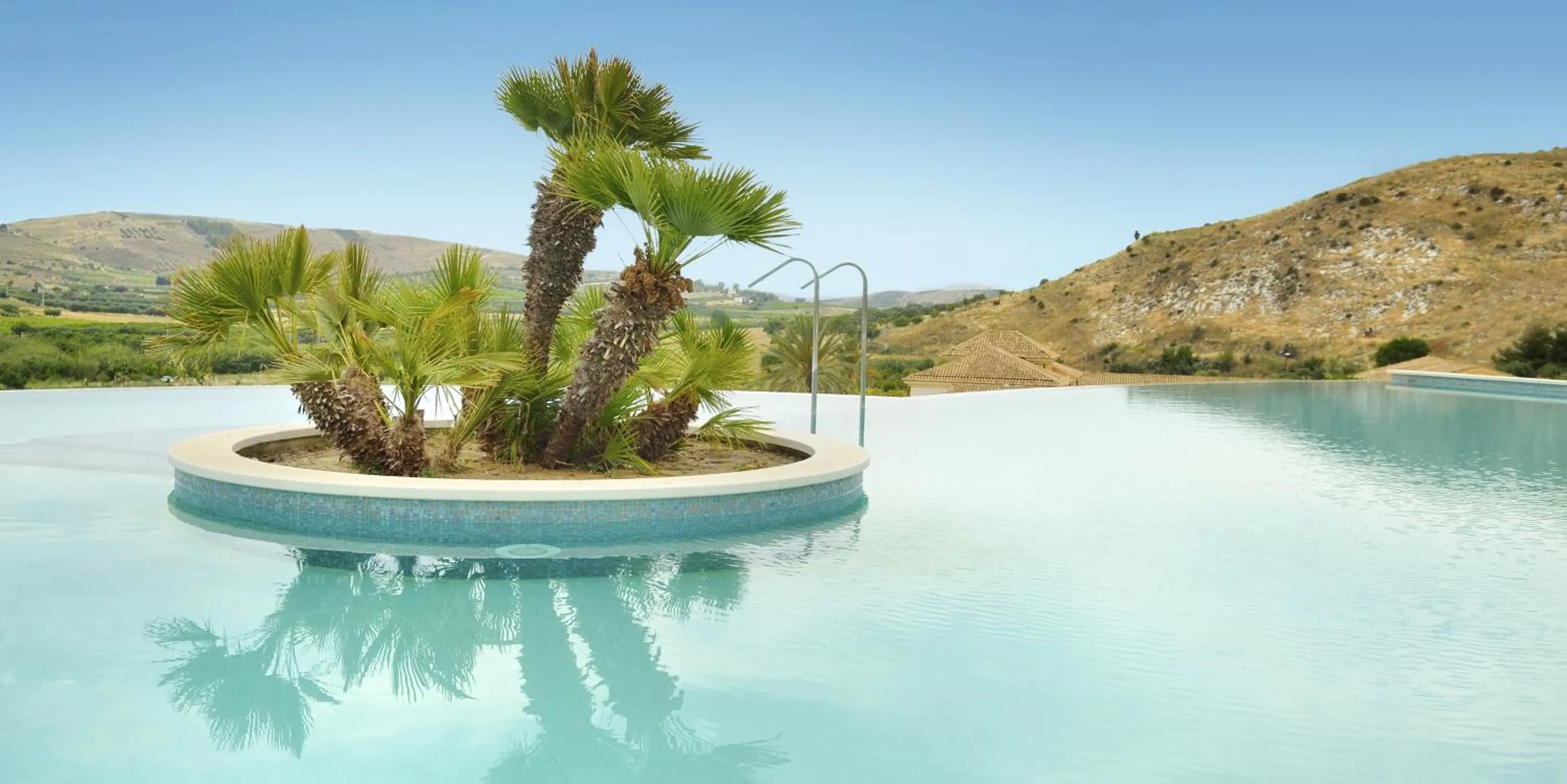 Swimming pool in Baglio Caruana Cantina & Relais