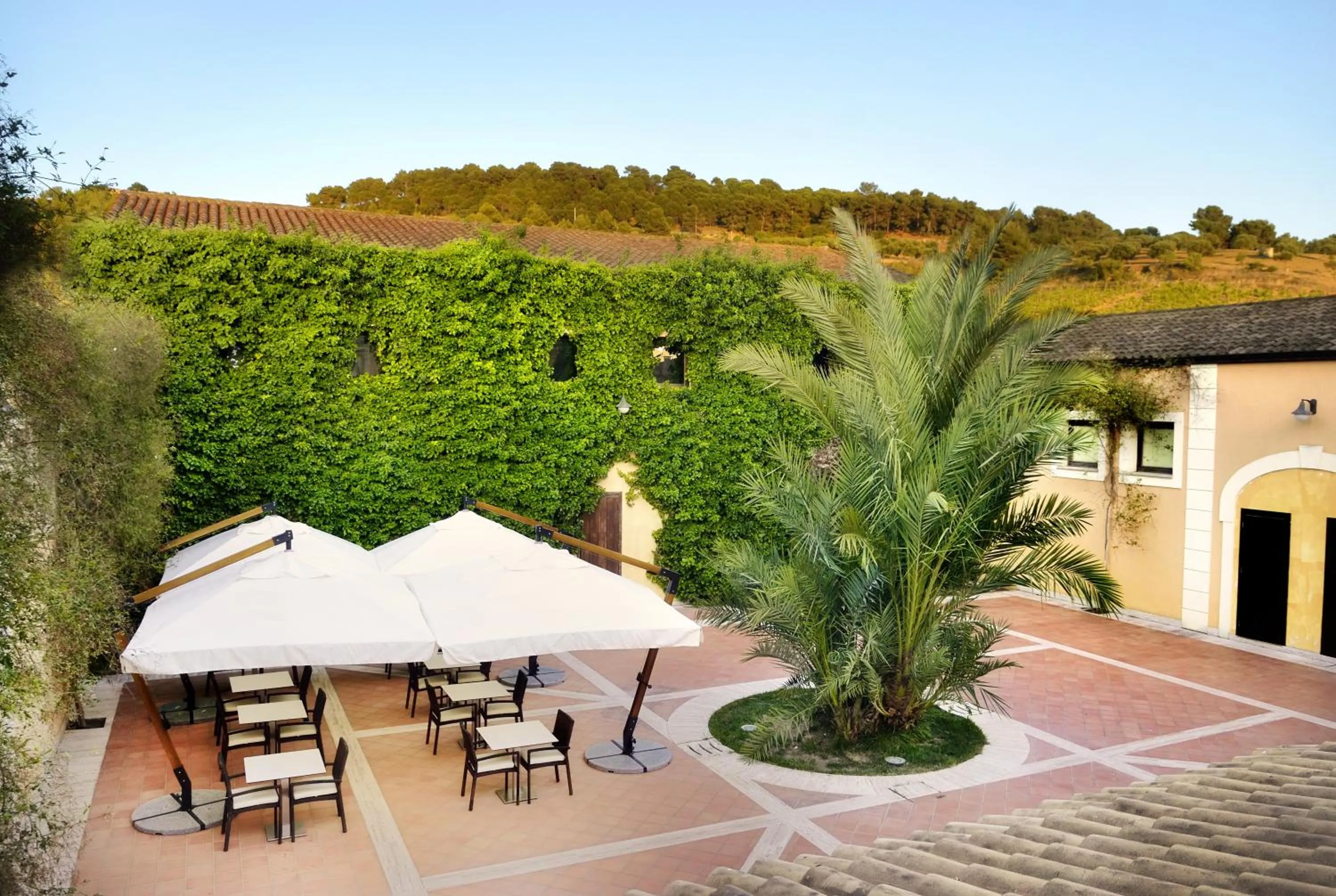 Patio in Baglio Caruana Cantina & Relais