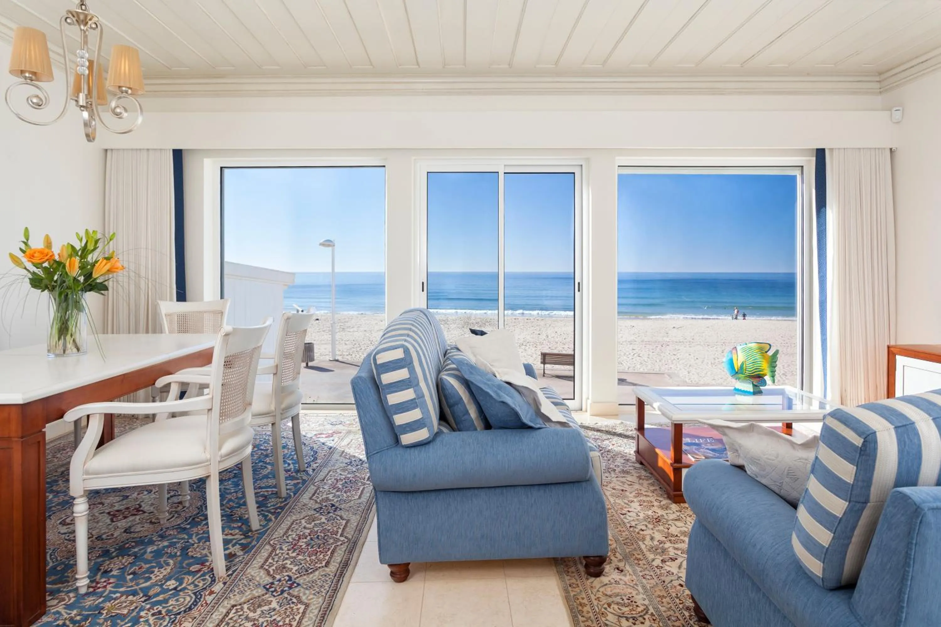 Communal lounge/ TV room in Residence Estrela do Mar