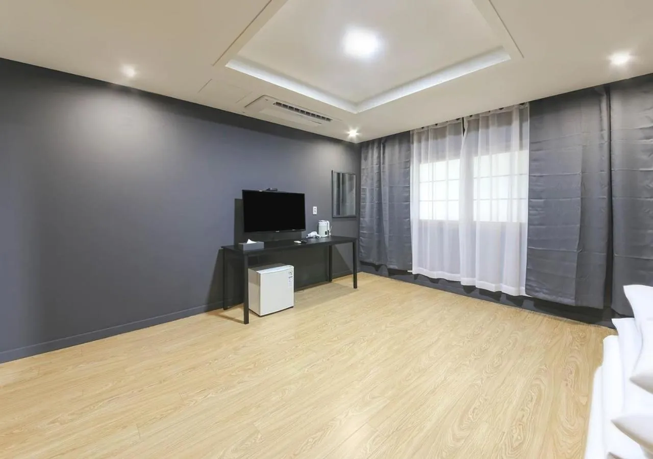 Jeju Parkside Tourist Hotel