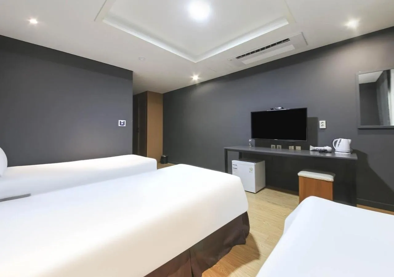 Bed in Jeju Parkside Tourist Hotel