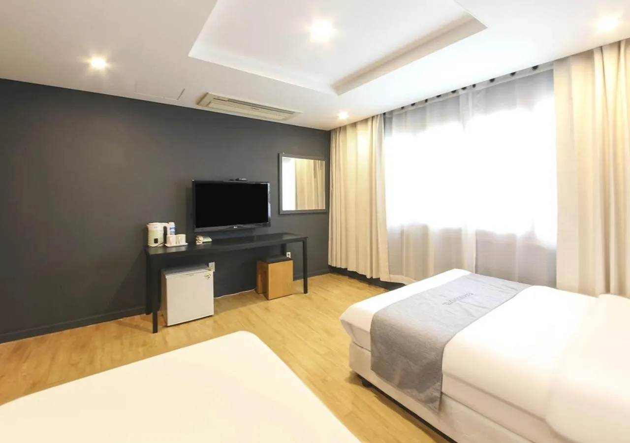 Bed in Jeju Parkside Tourist Hotel