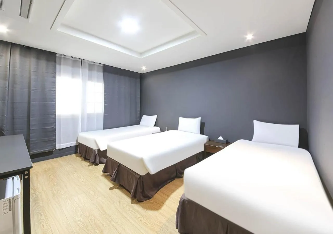 Bed in Jeju Parkside Tourist Hotel