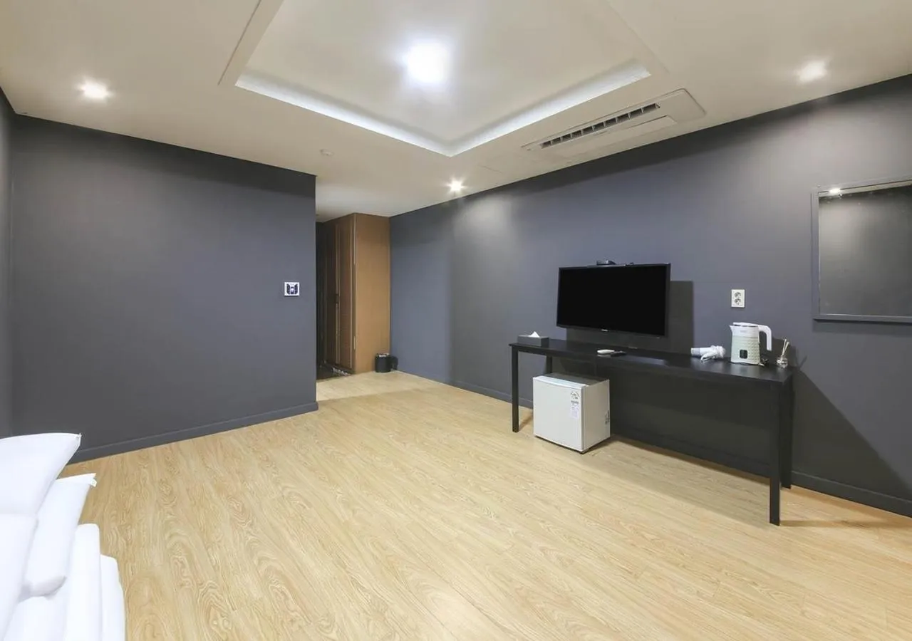 Jeju Parkside Tourist Hotel