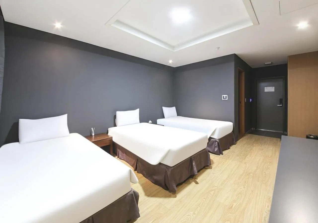 Bed in Jeju Parkside Tourist Hotel