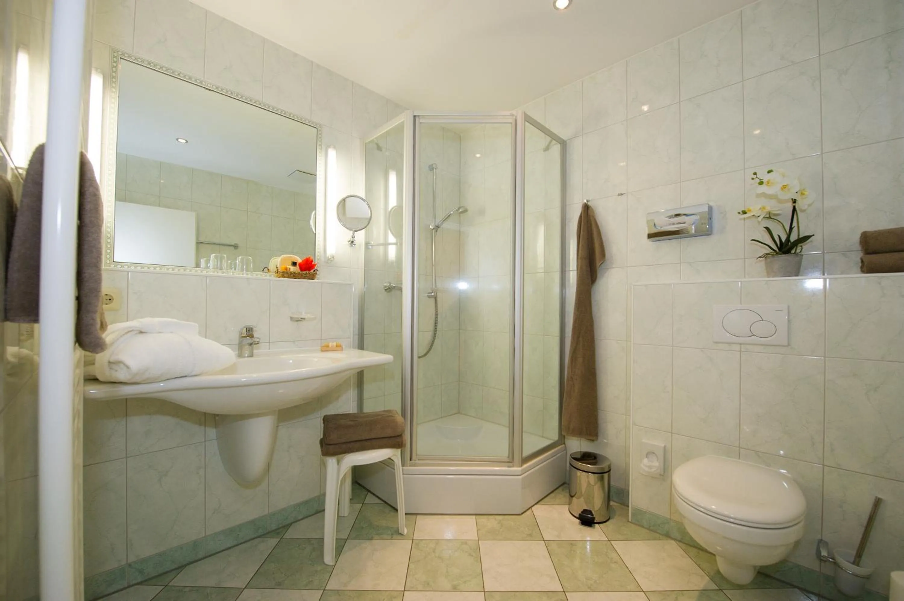 Bathroom in Hotel Sankt Leonhard - Dein Wohlfühlort zum Loslassen und Kraftschöpfen