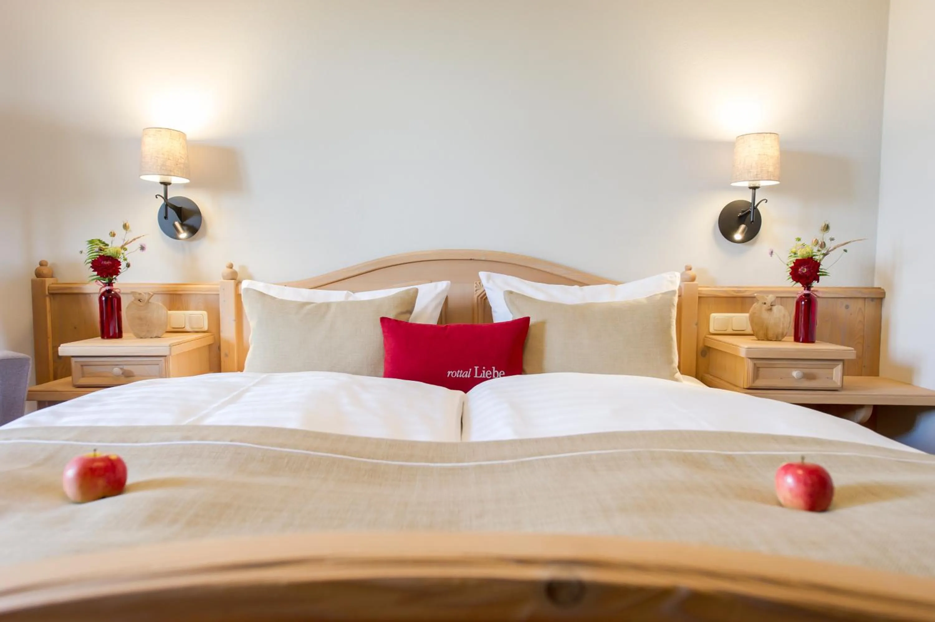 Photo of the whole room, Bed in Hotel Sankt Leonhard - Dein Wohlfühlort zum Loslassen und Kraftschöpfen