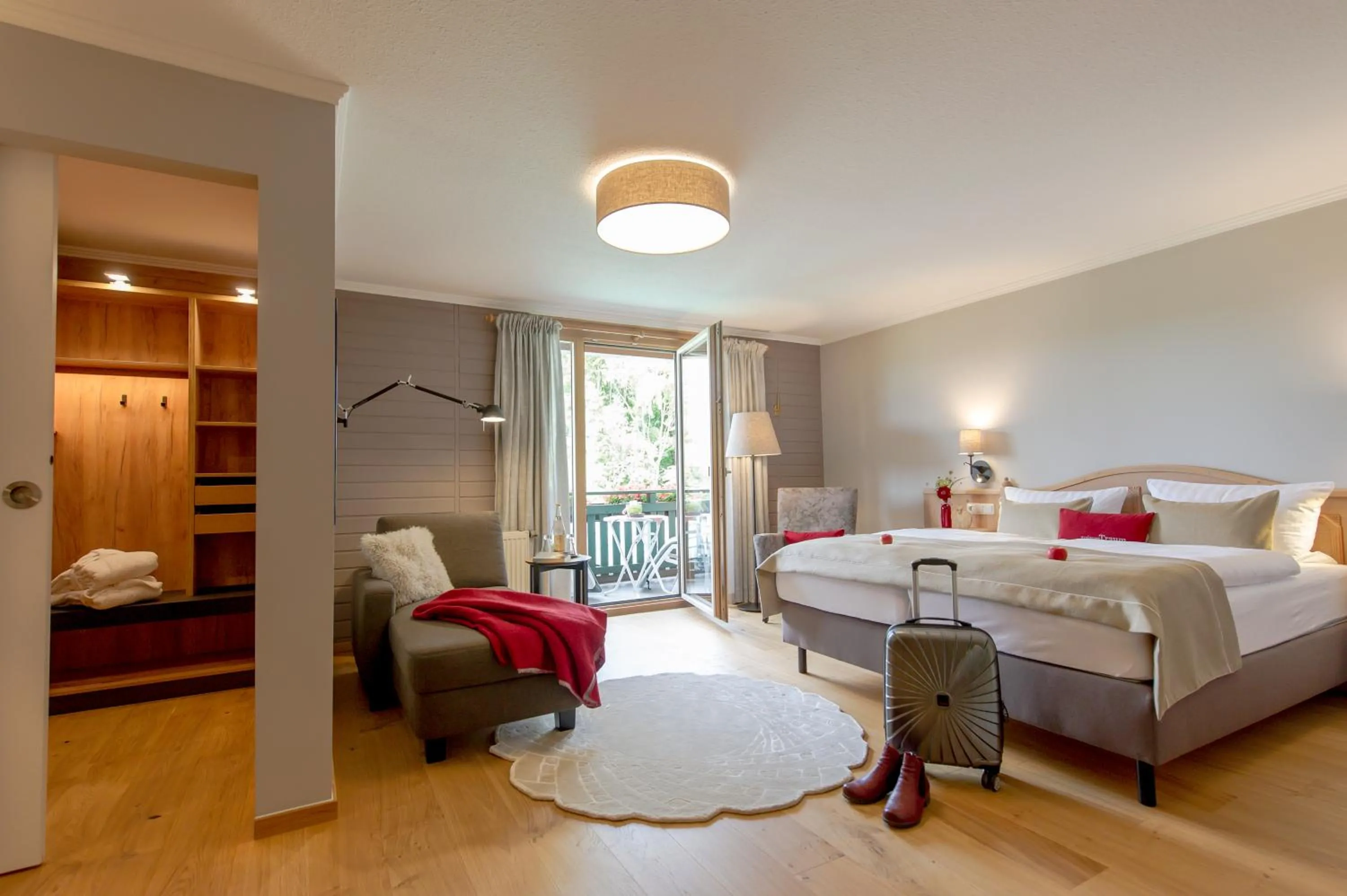 Photo of the whole room, Bed in Hotel Sankt Leonhard - Dein Wohlfühlort zum Loslassen und Kraftschöpfen