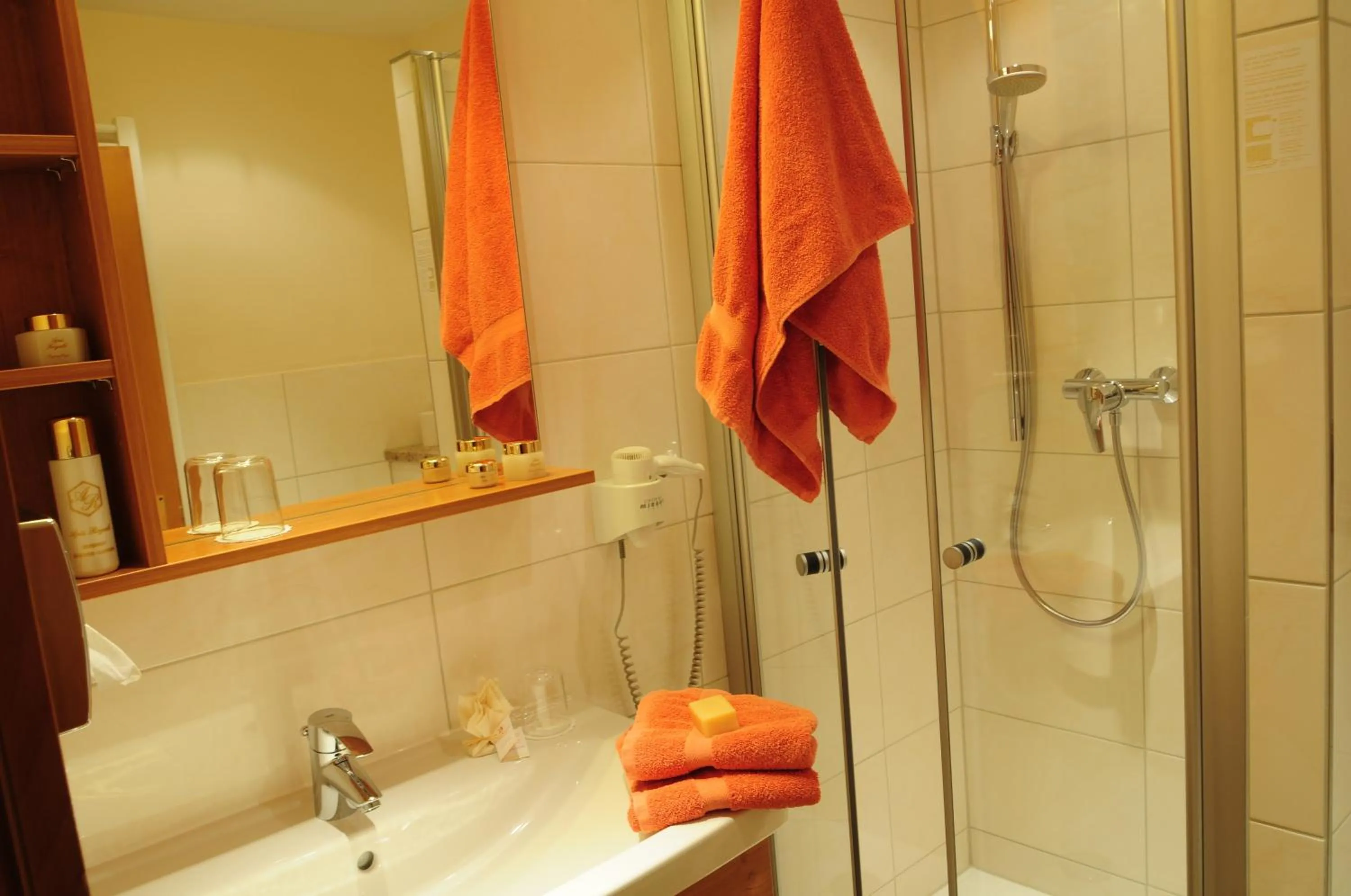Bathroom in Hotel Sankt Leonhard - Dein Wohlfühlort zum Loslassen und Kraftschöpfen