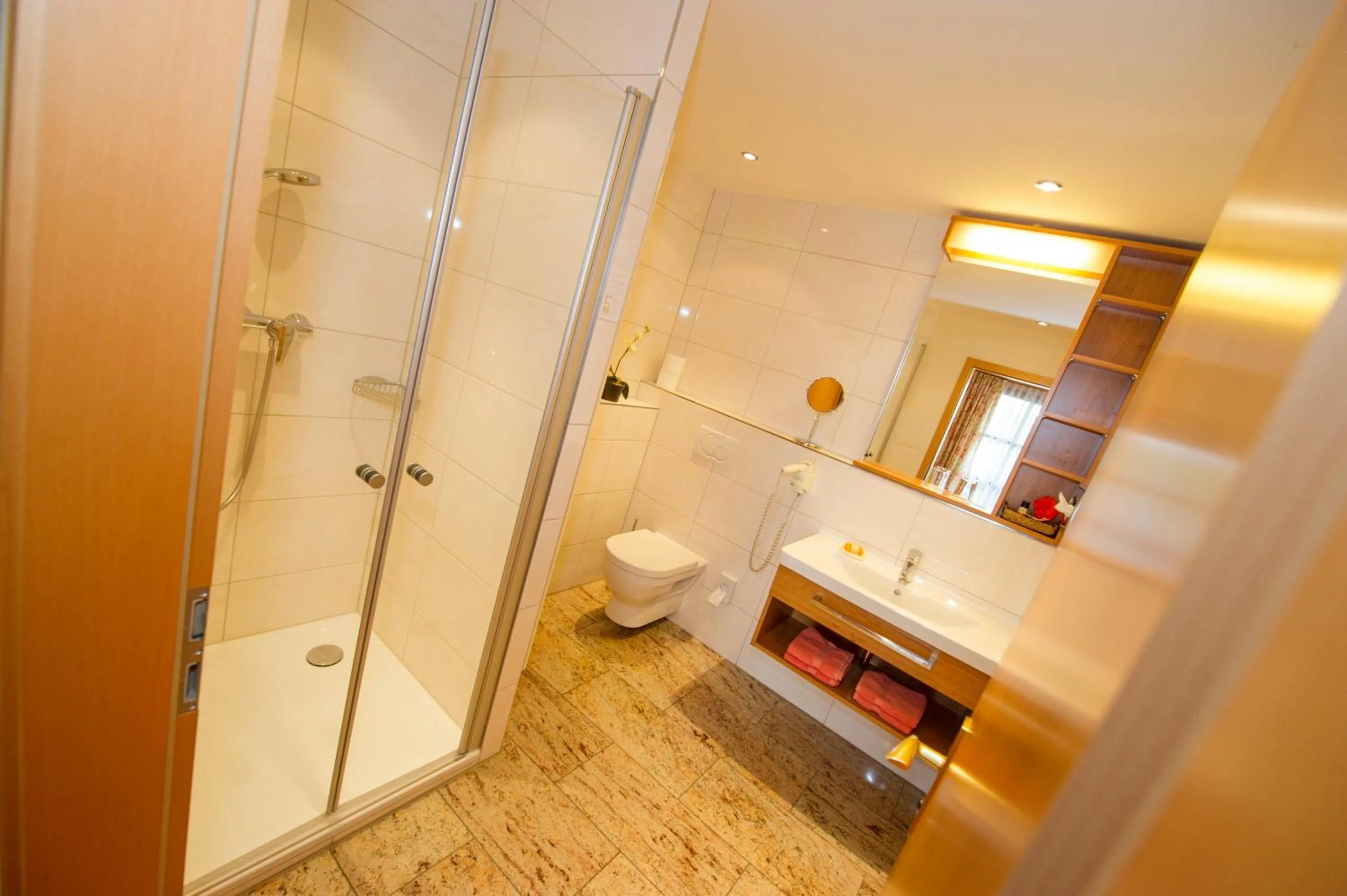 Bathroom in Hotel Sankt Leonhard - Dein Wohlfühlort zum Loslassen und Kraftschöpfen