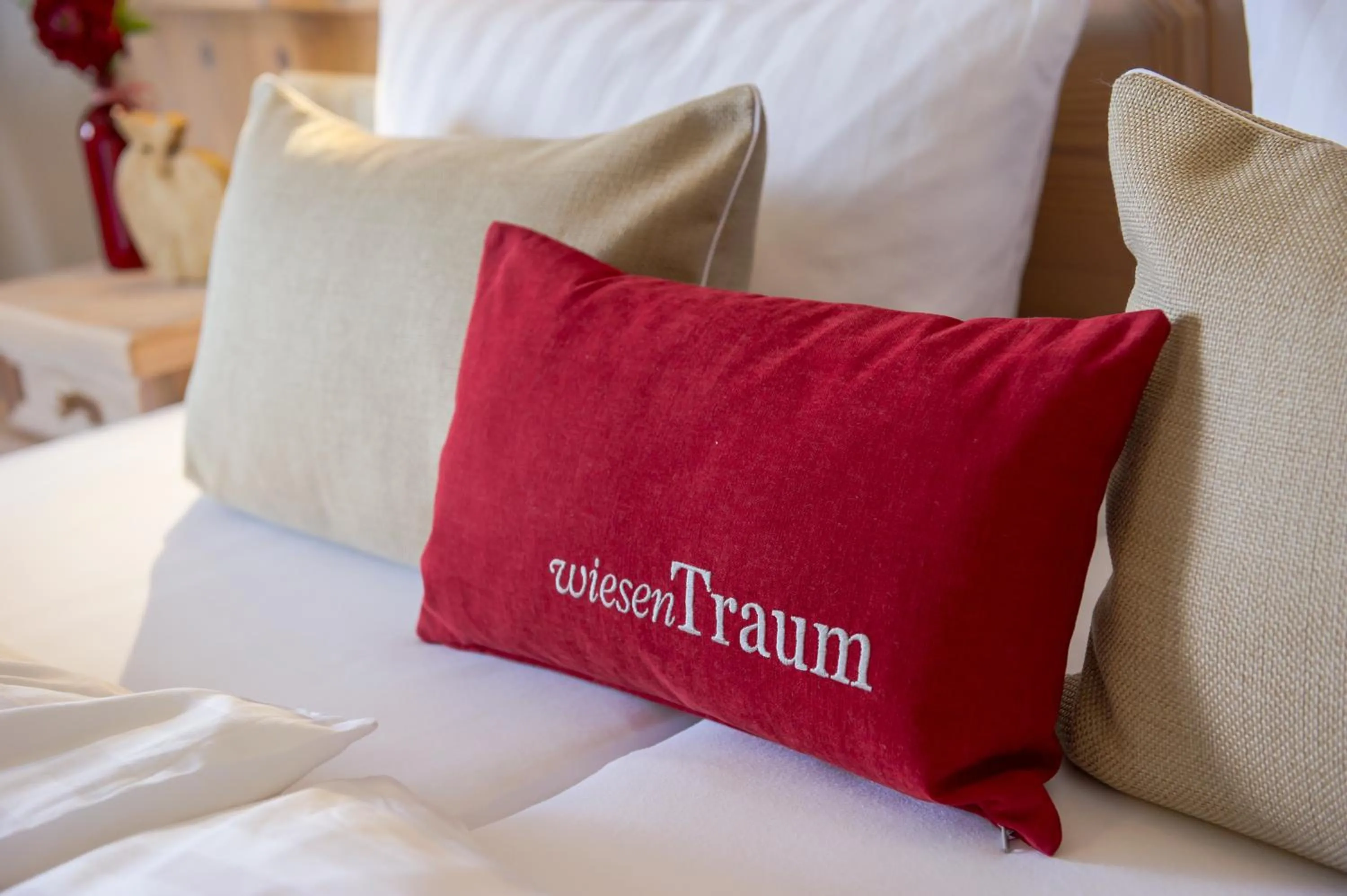 Bed in Hotel Sankt Leonhard - Dein Wohlfühlort zum Loslassen und Kraftschöpfen