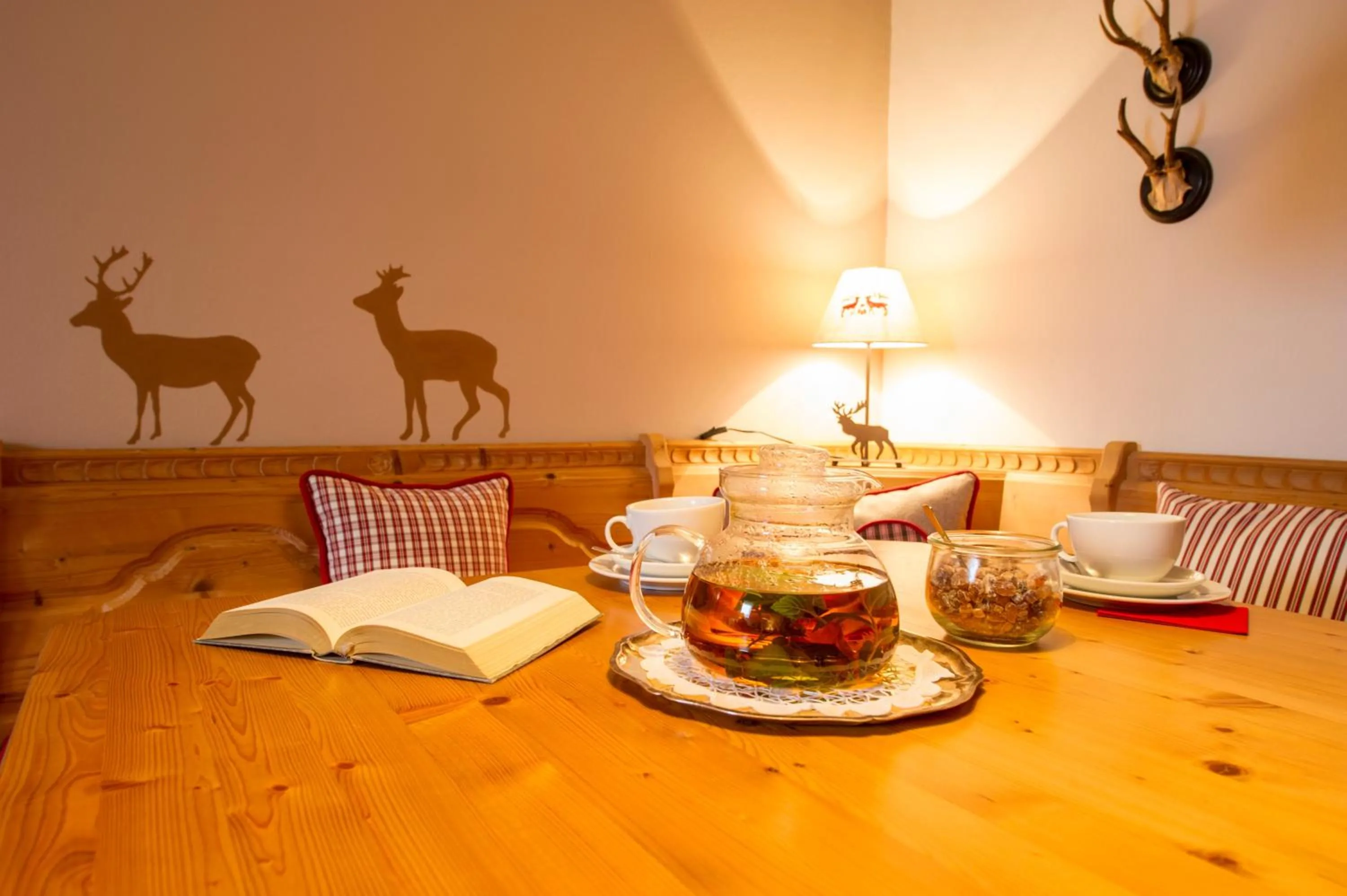 Communal kitchen in Hotel Sankt Leonhard - Dein Wohlfühlort zum Loslassen und Kraftschöpfen