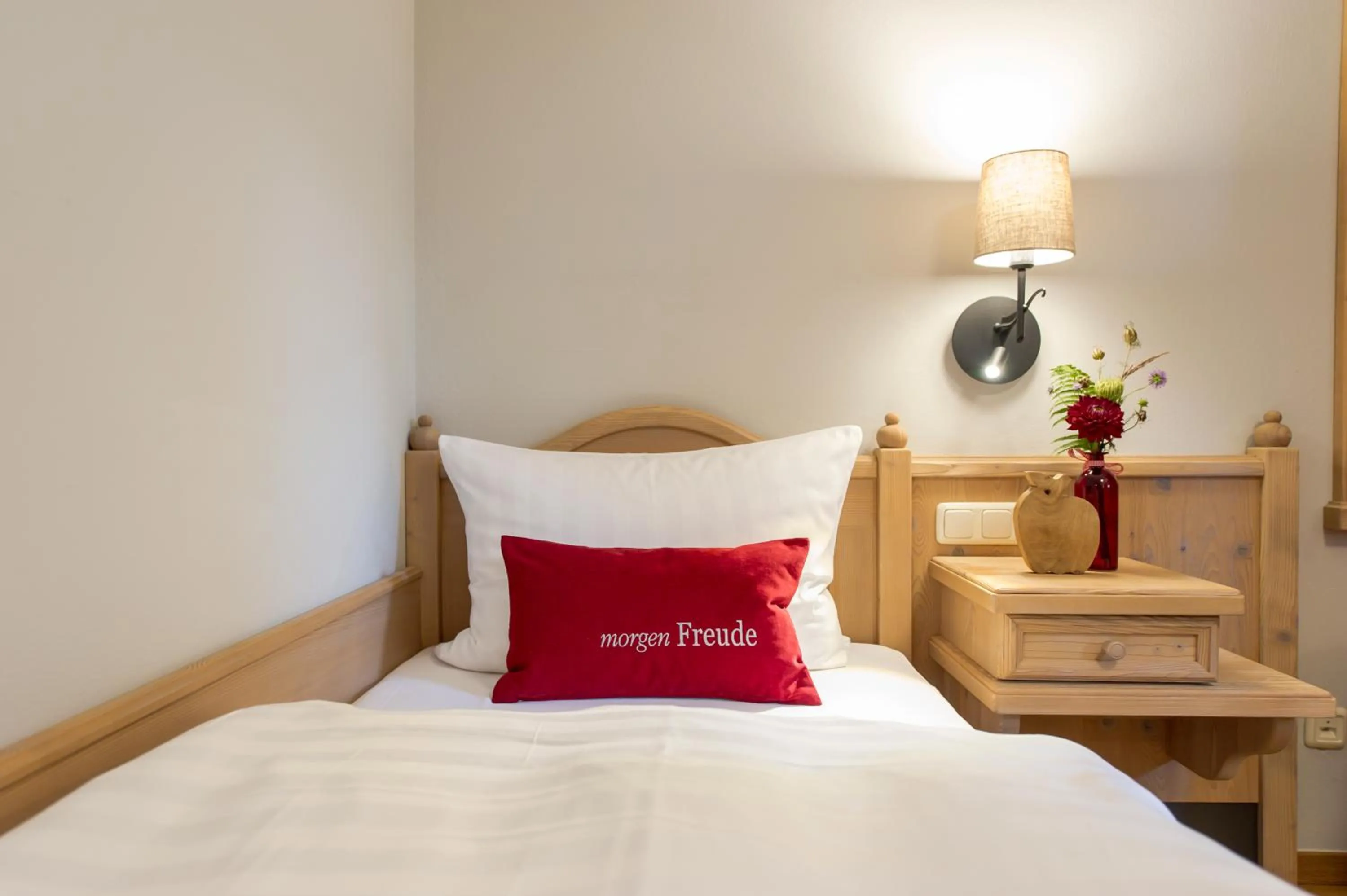 Bed in Hotel Sankt Leonhard - Dein Wohlfühlort zum Loslassen und Kraftschöpfen