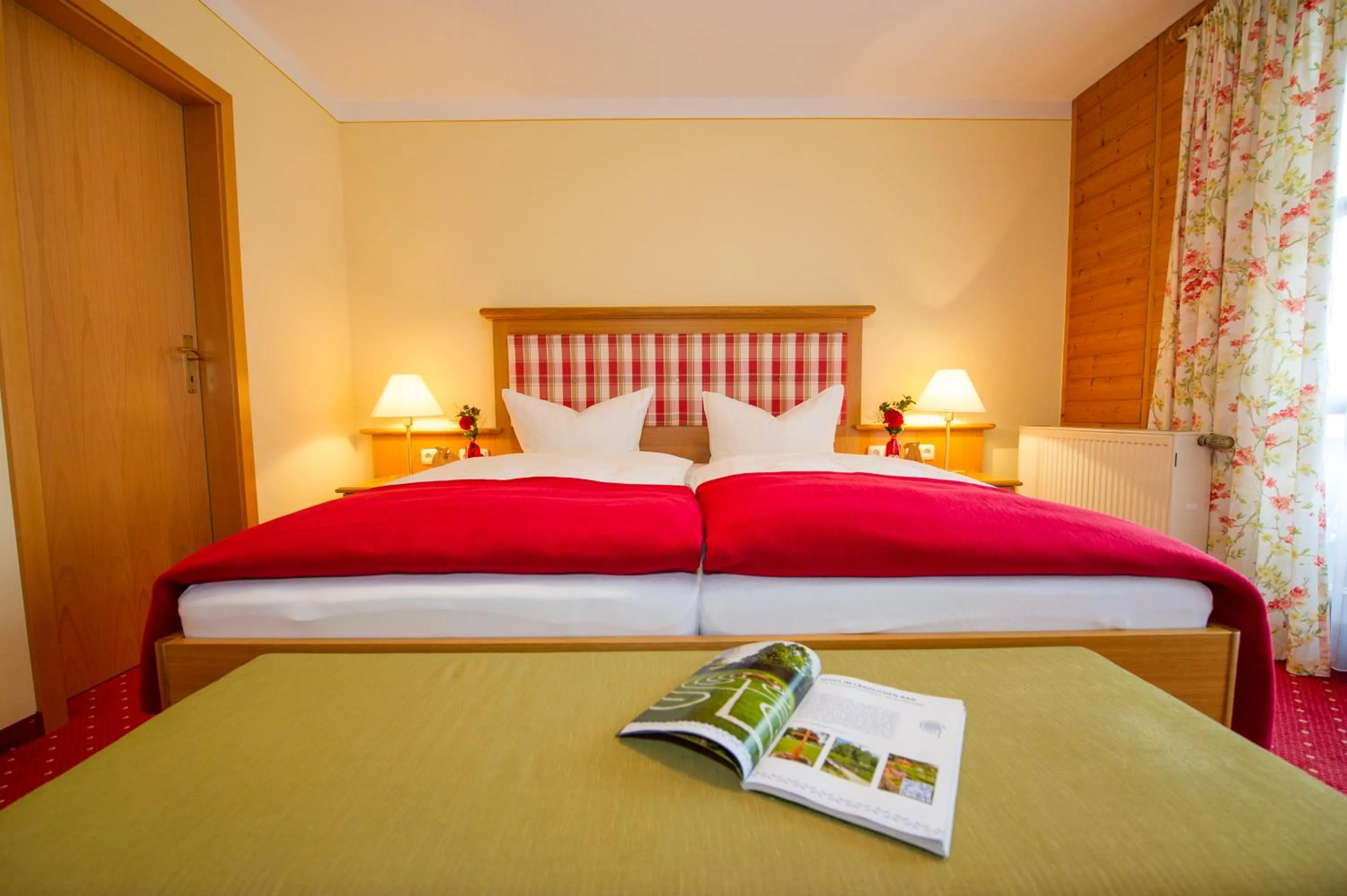 Photo of the whole room, Bed in Hotel Sankt Leonhard - Dein Wohlfühlort zum Loslassen und Kraftschöpfen