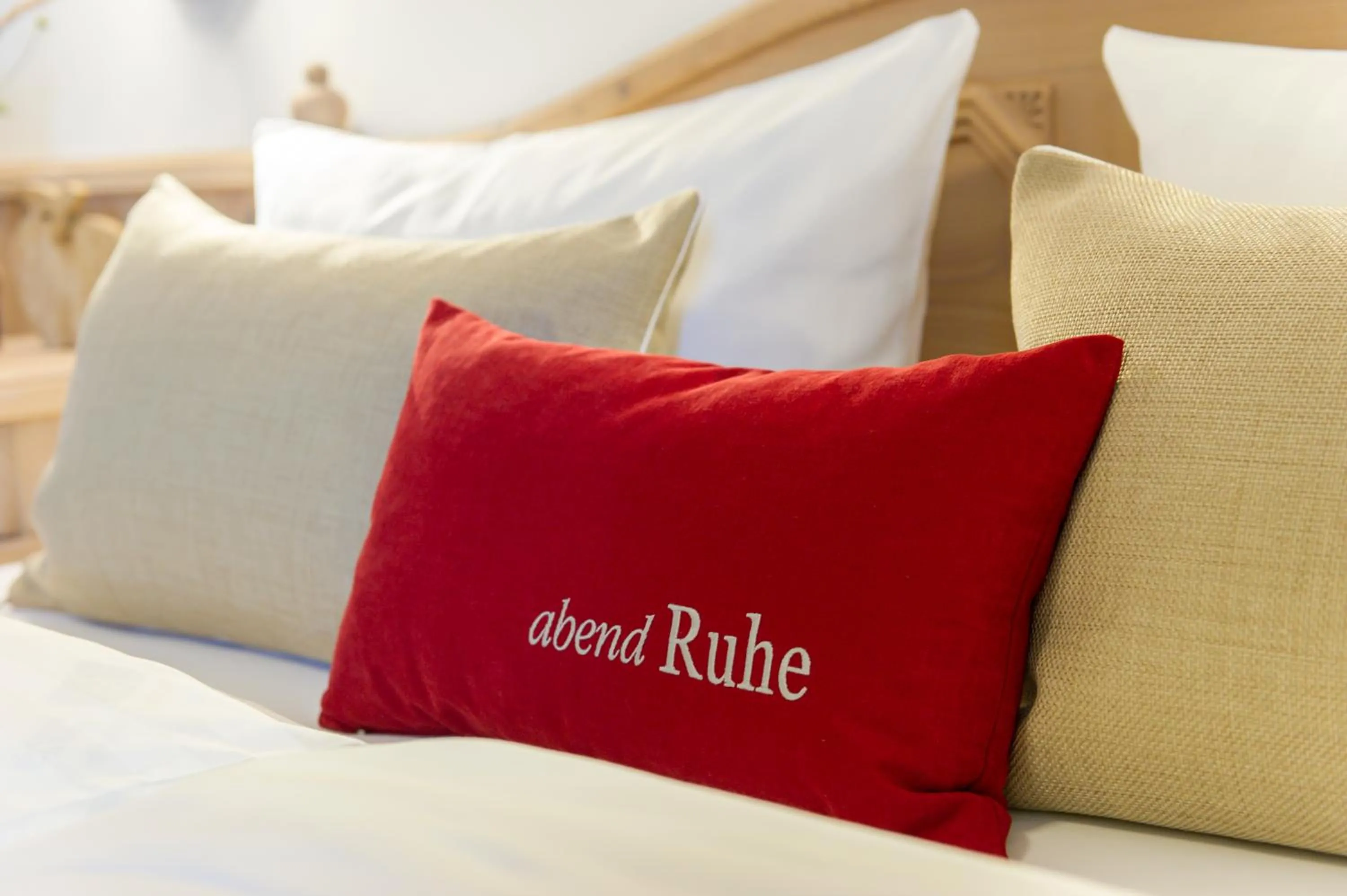 Bed in Hotel Sankt Leonhard - Dein Wohlfühlort zum Loslassen und Kraftschöpfen