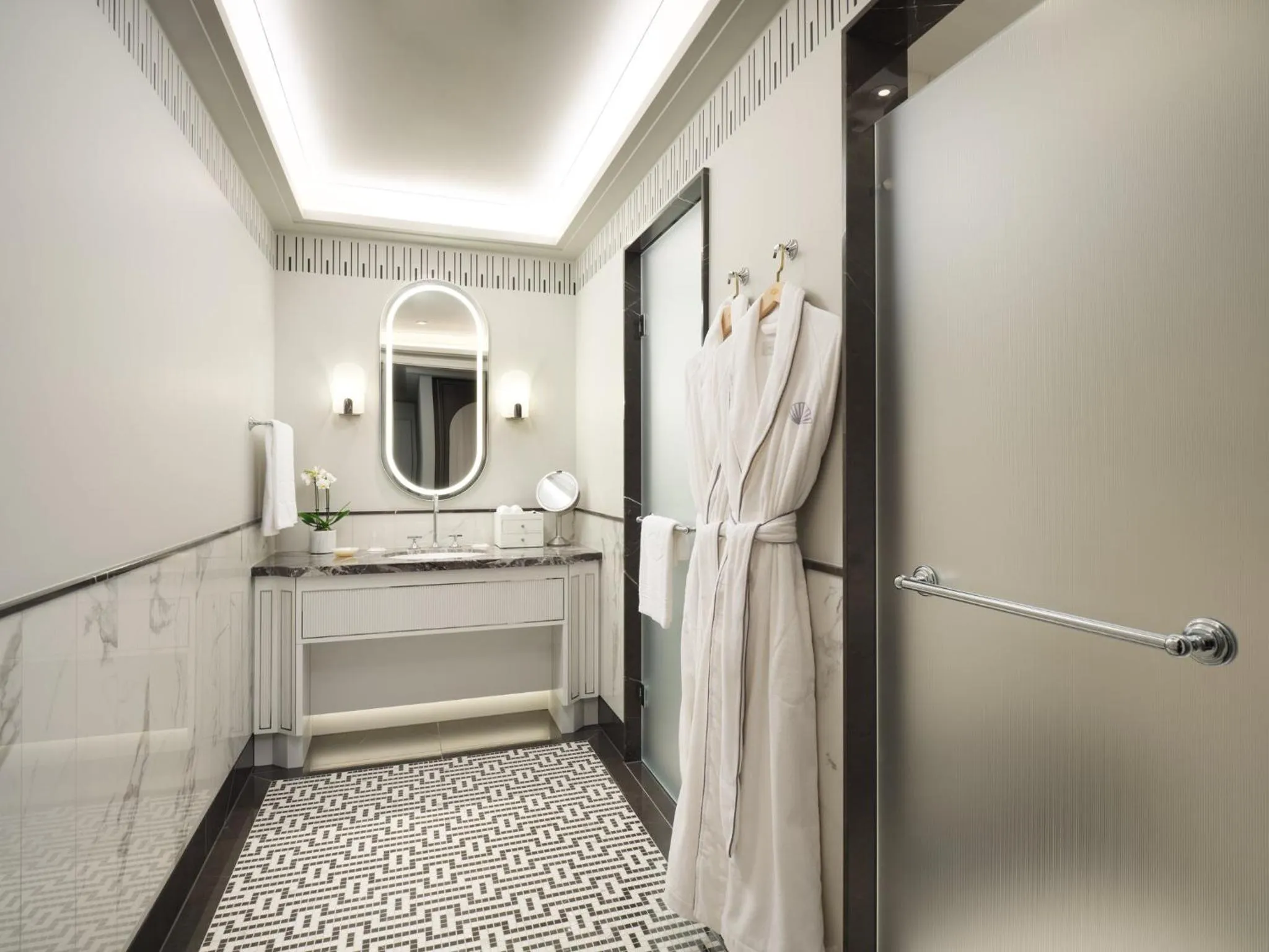Bathroom, Bed in Mandarin Oriental, Vienna