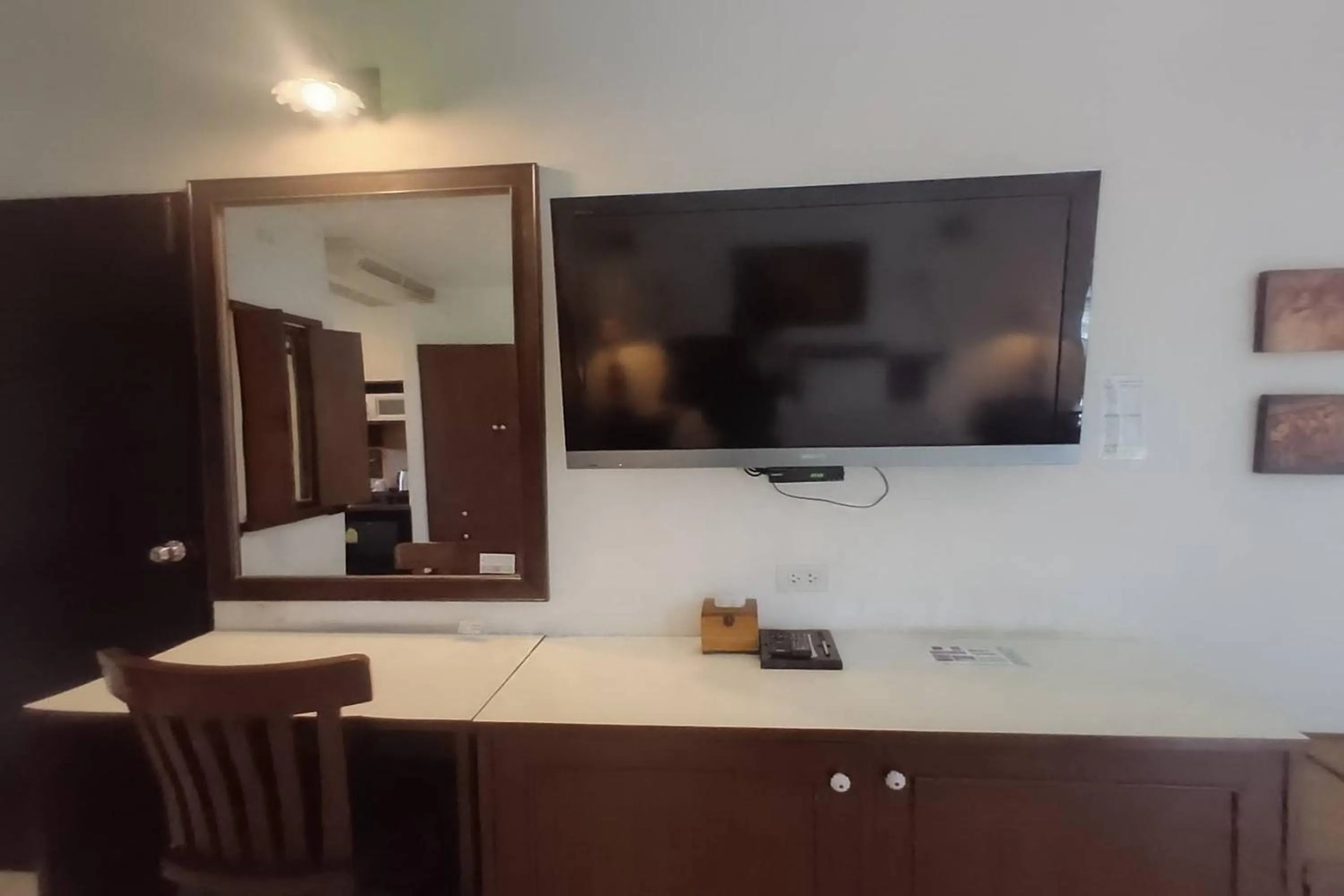 TV and multimedia in Baan Orawee Boutique Hotel