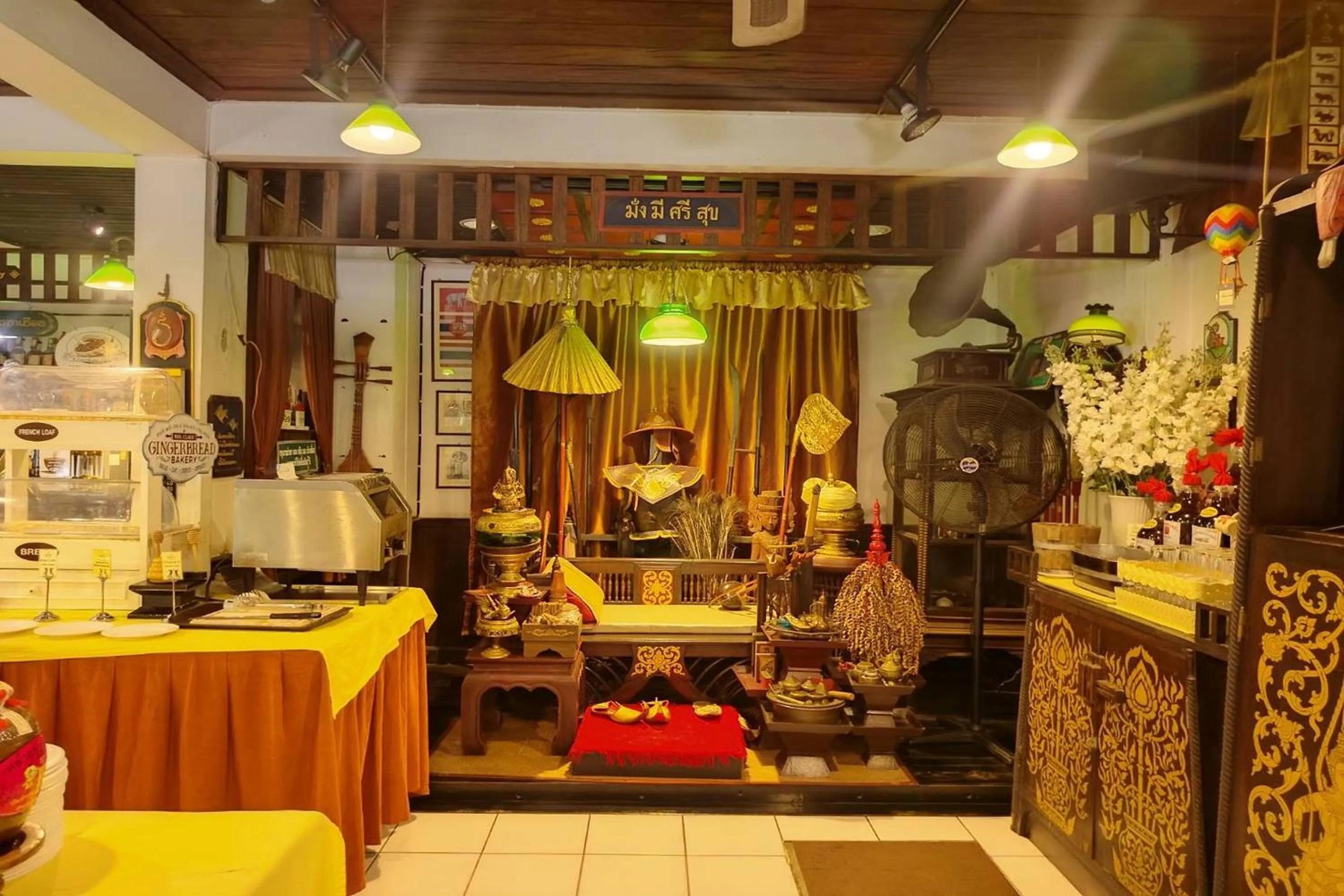 Restaurant/places to eat in Baan Orawee Boutique Hotel