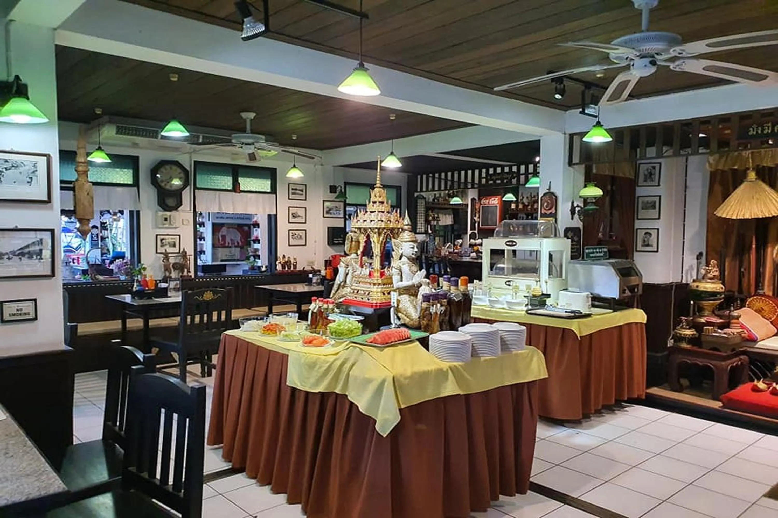 Restaurant/places to eat in Baan Orawee Boutique Hotel