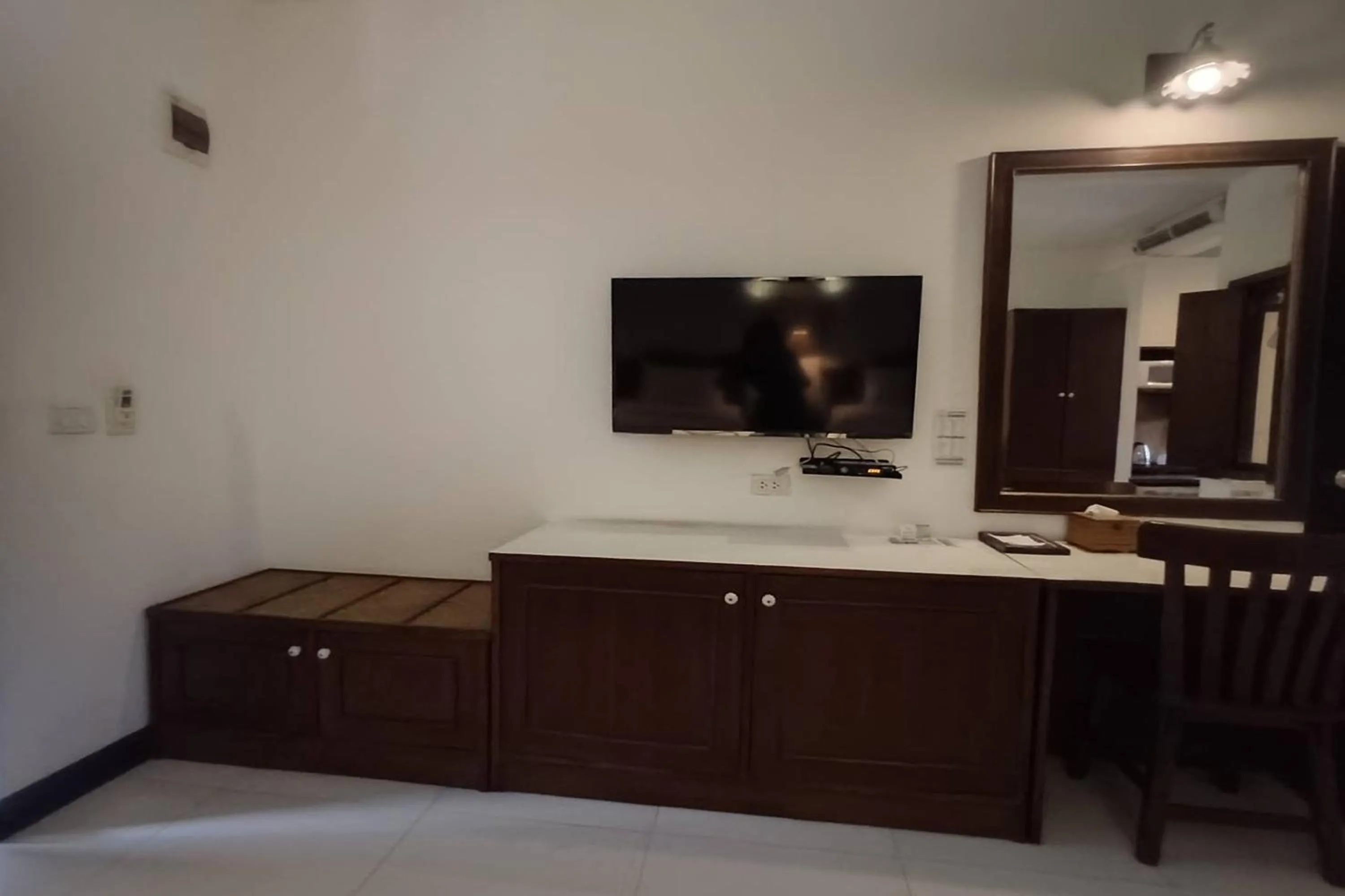 TV and multimedia in Baan Orawee Boutique Hotel