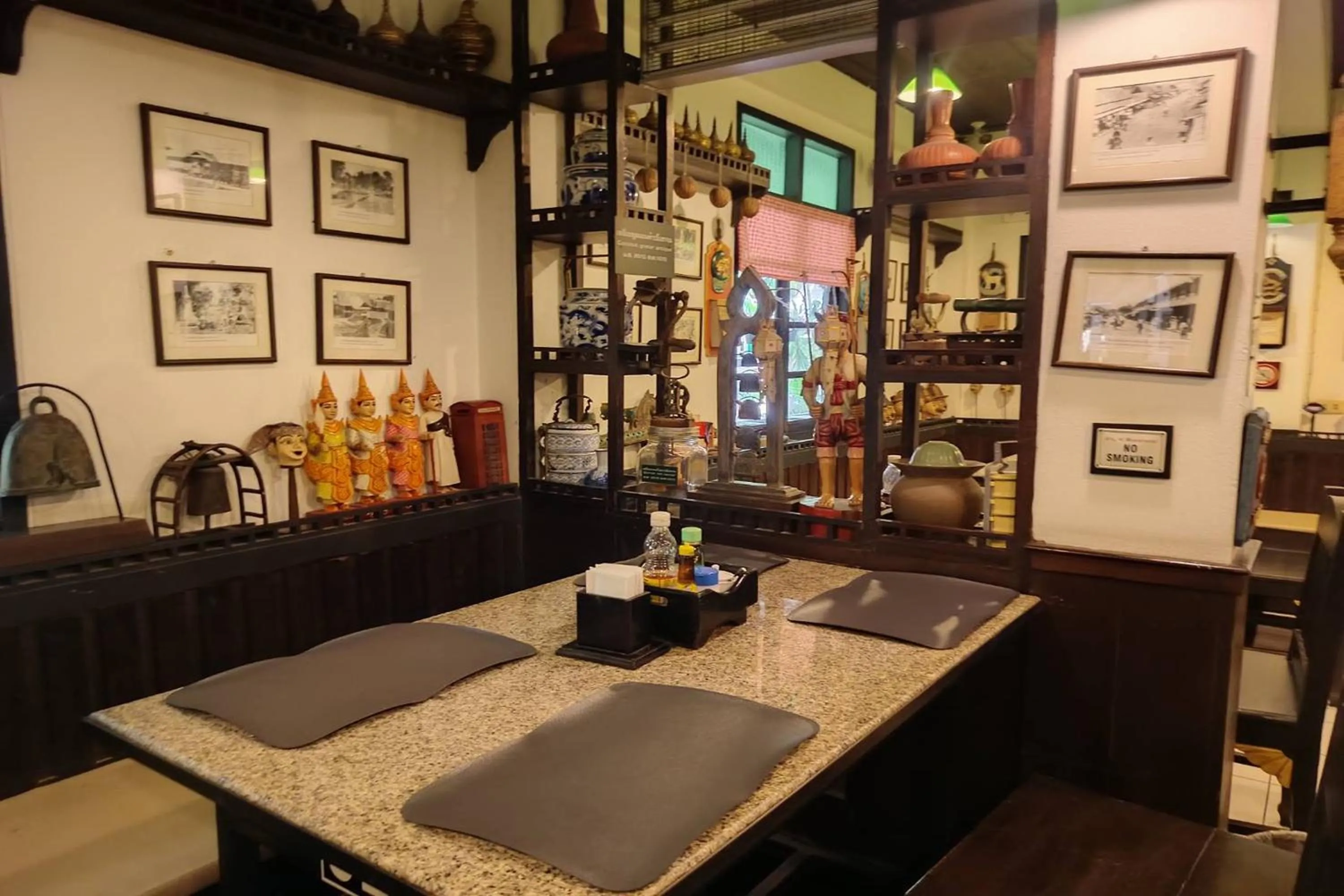 Restaurant/places to eat in Baan Orawee Boutique Hotel