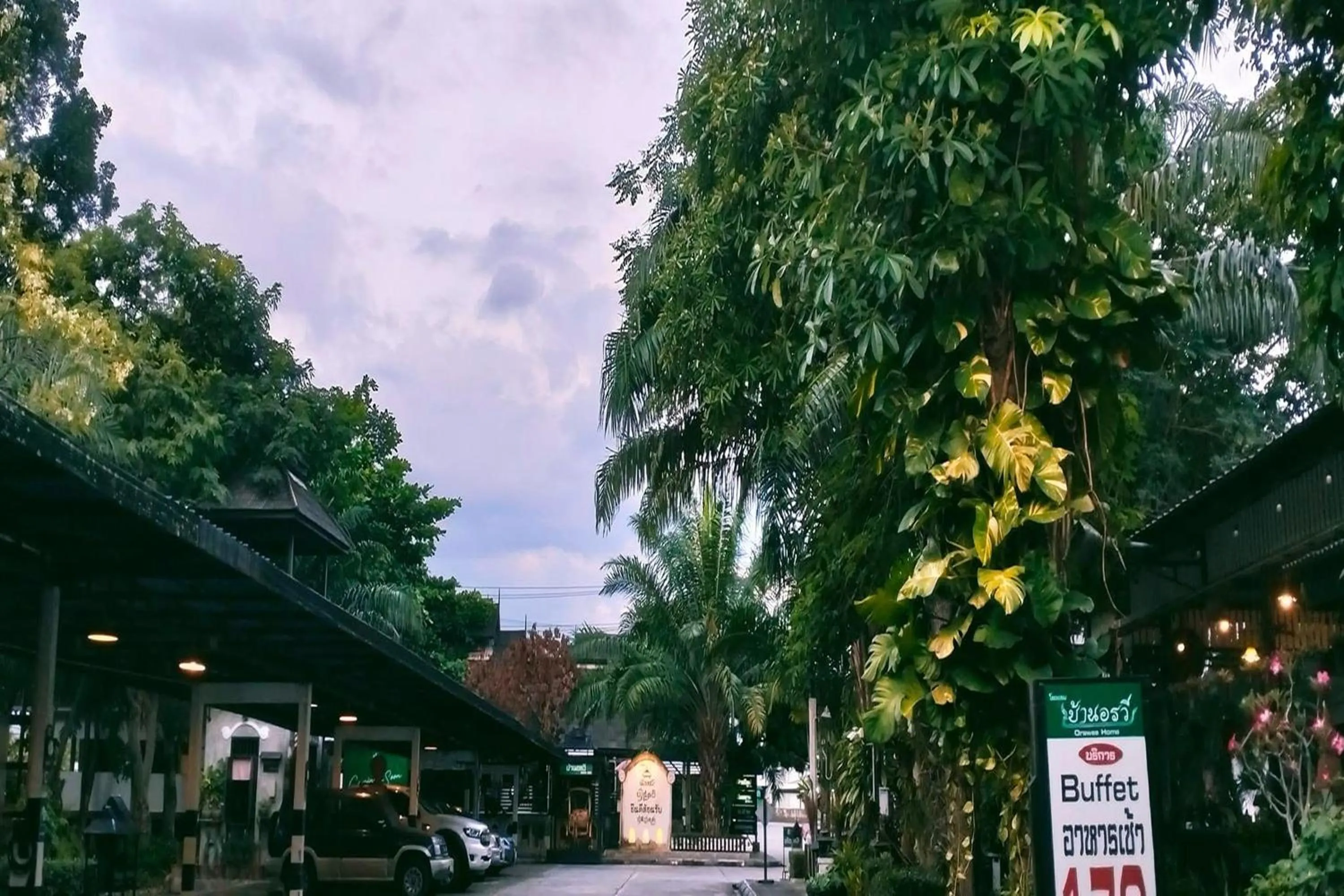 Property building in Baan Orawee Boutique Hotel