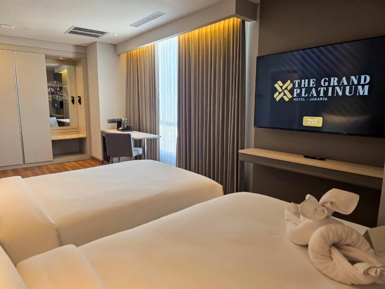TV and multimedia, Bed in The Grand Platinum Jakarta