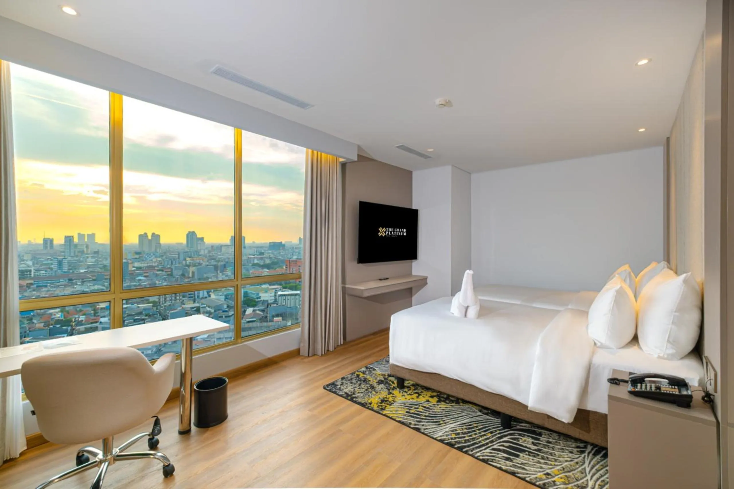 TV and multimedia, Bed in The Grand Platinum Jakarta