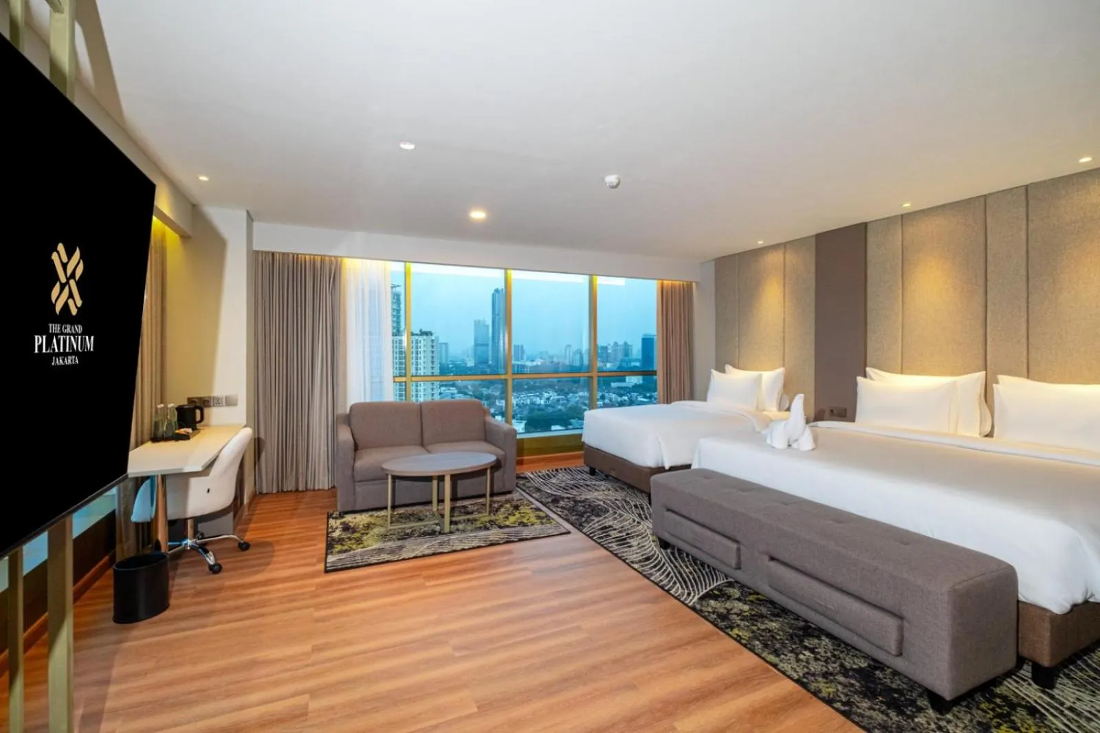 TV and multimedia, Bed in The Grand Platinum Jakarta