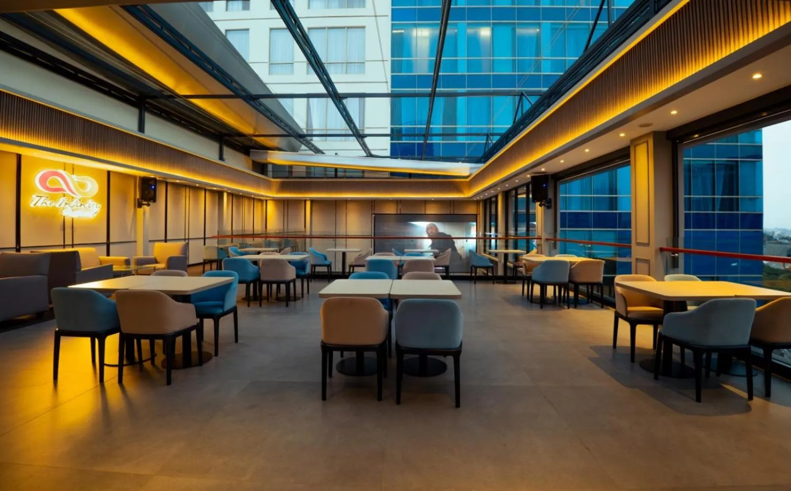 Restaurant/places to eat in The Grand Platinum Jakarta