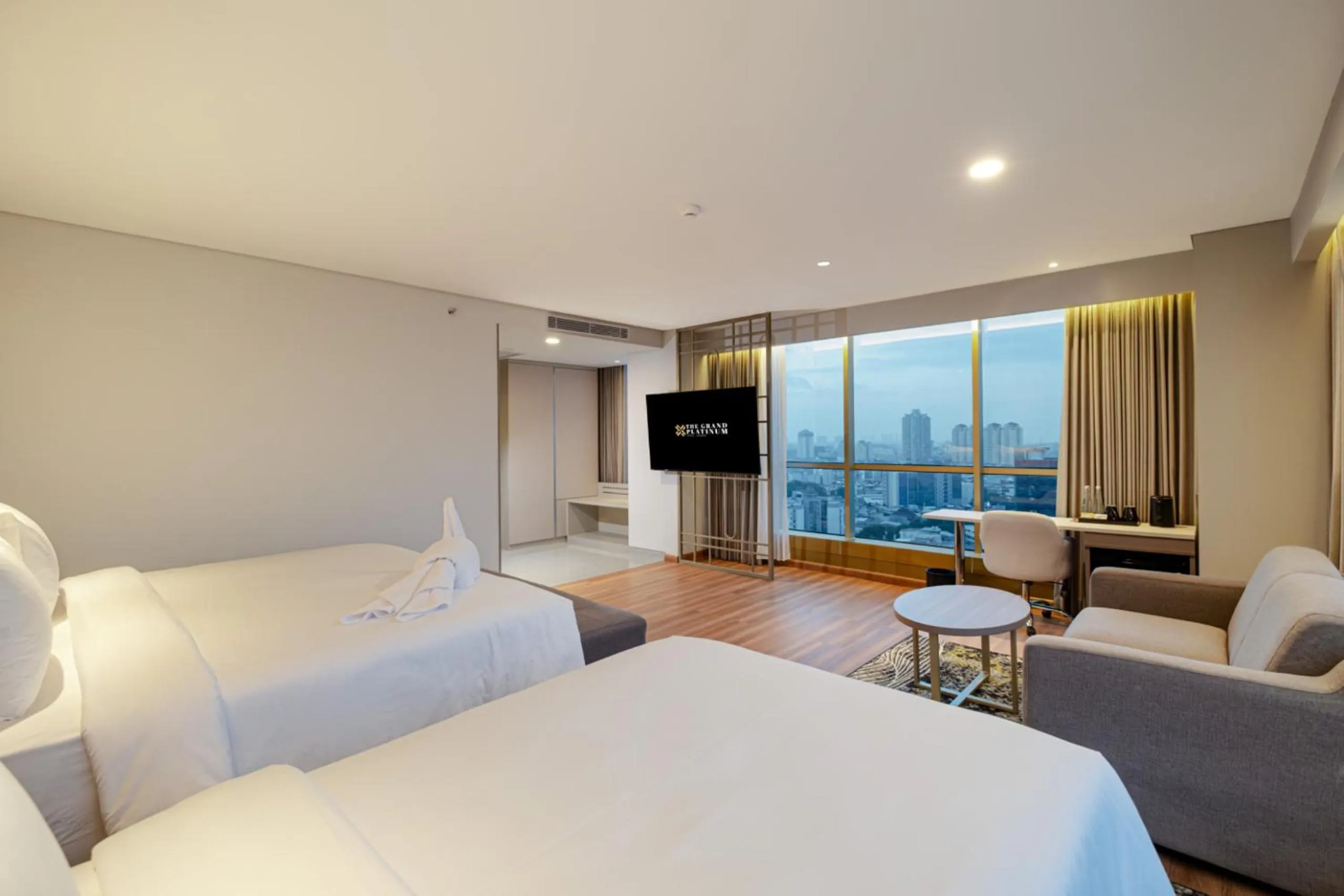TV and multimedia, Bed in The Grand Platinum Jakarta